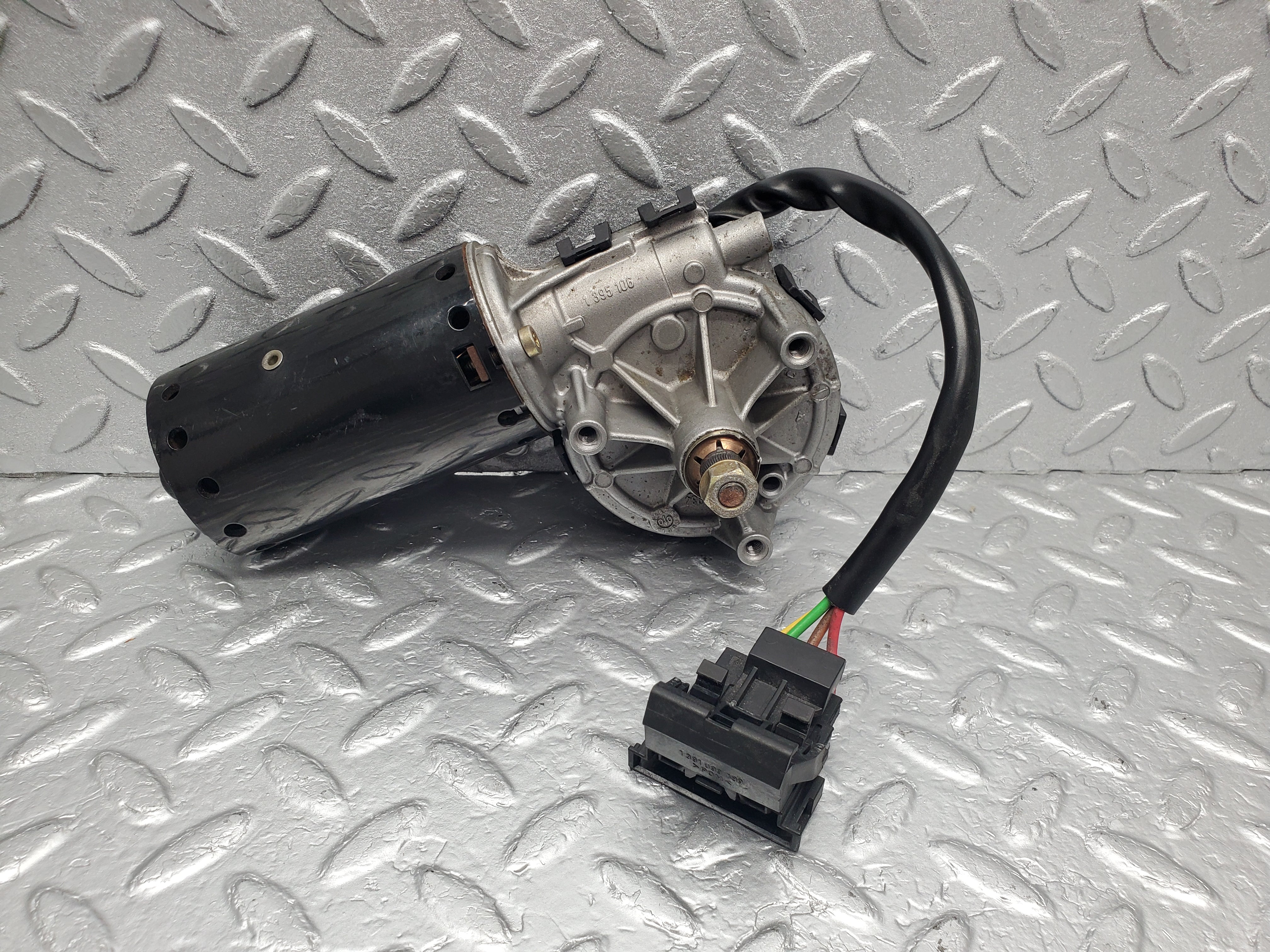 1624 Mercedes-Benz W220 S430 Front Wiper Motor Bosch 0390241435