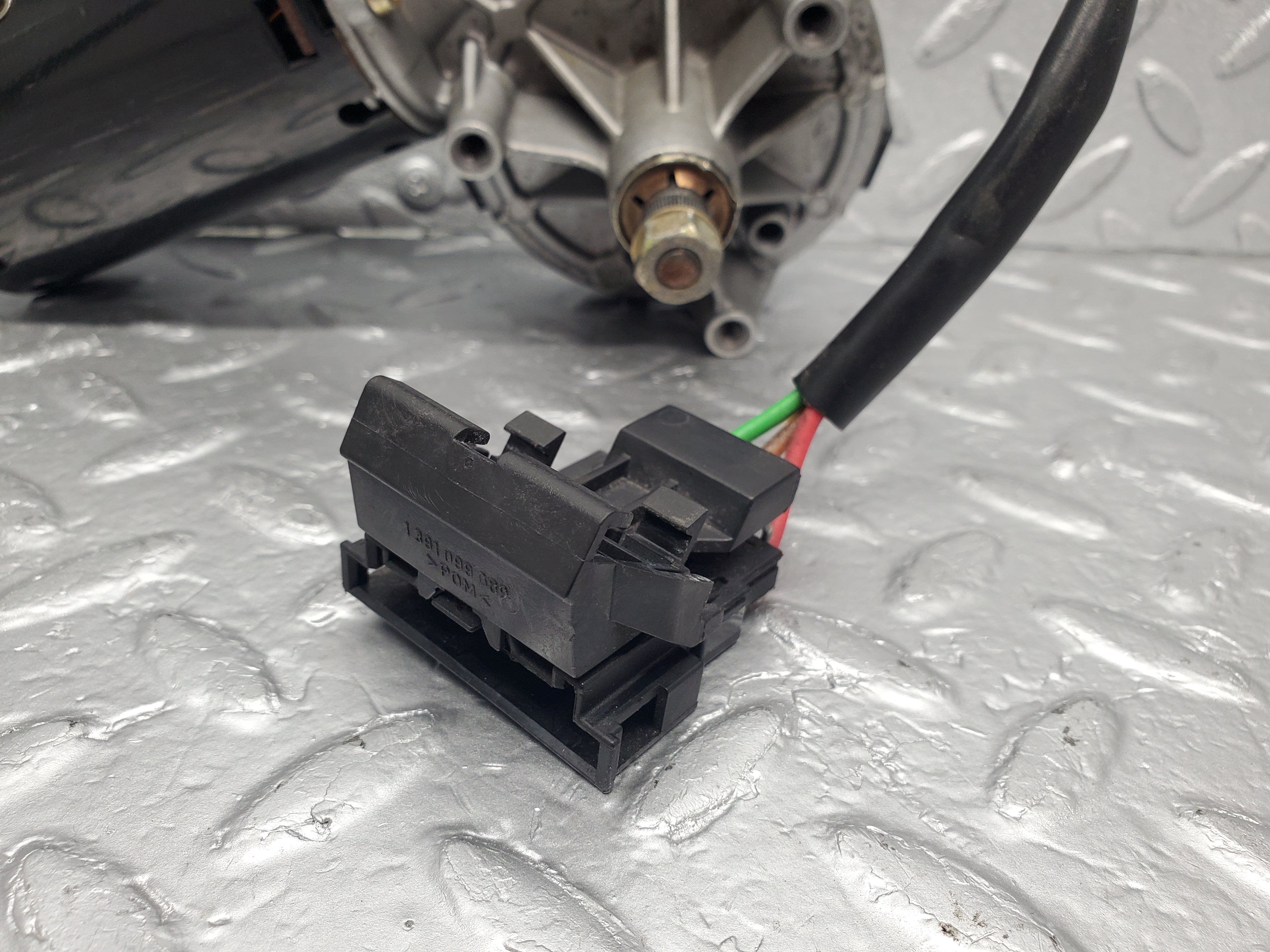 1624 Mercedes-Benz W220 S430 Front Wiper Motor Bosch 0390241435