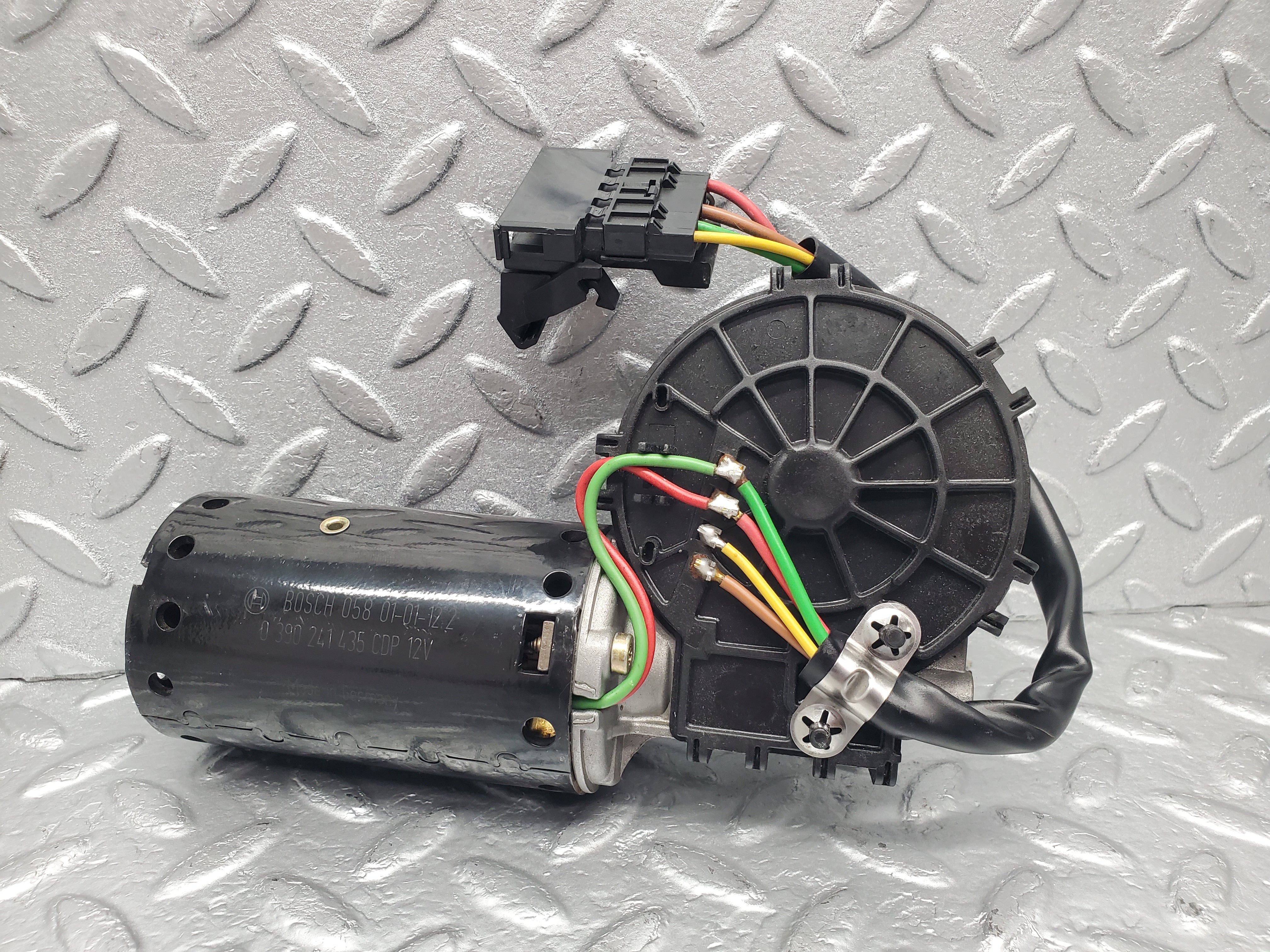 1624 Mercedes-Benz W220 S430 Front Wiper Motor Bosch 0390241435