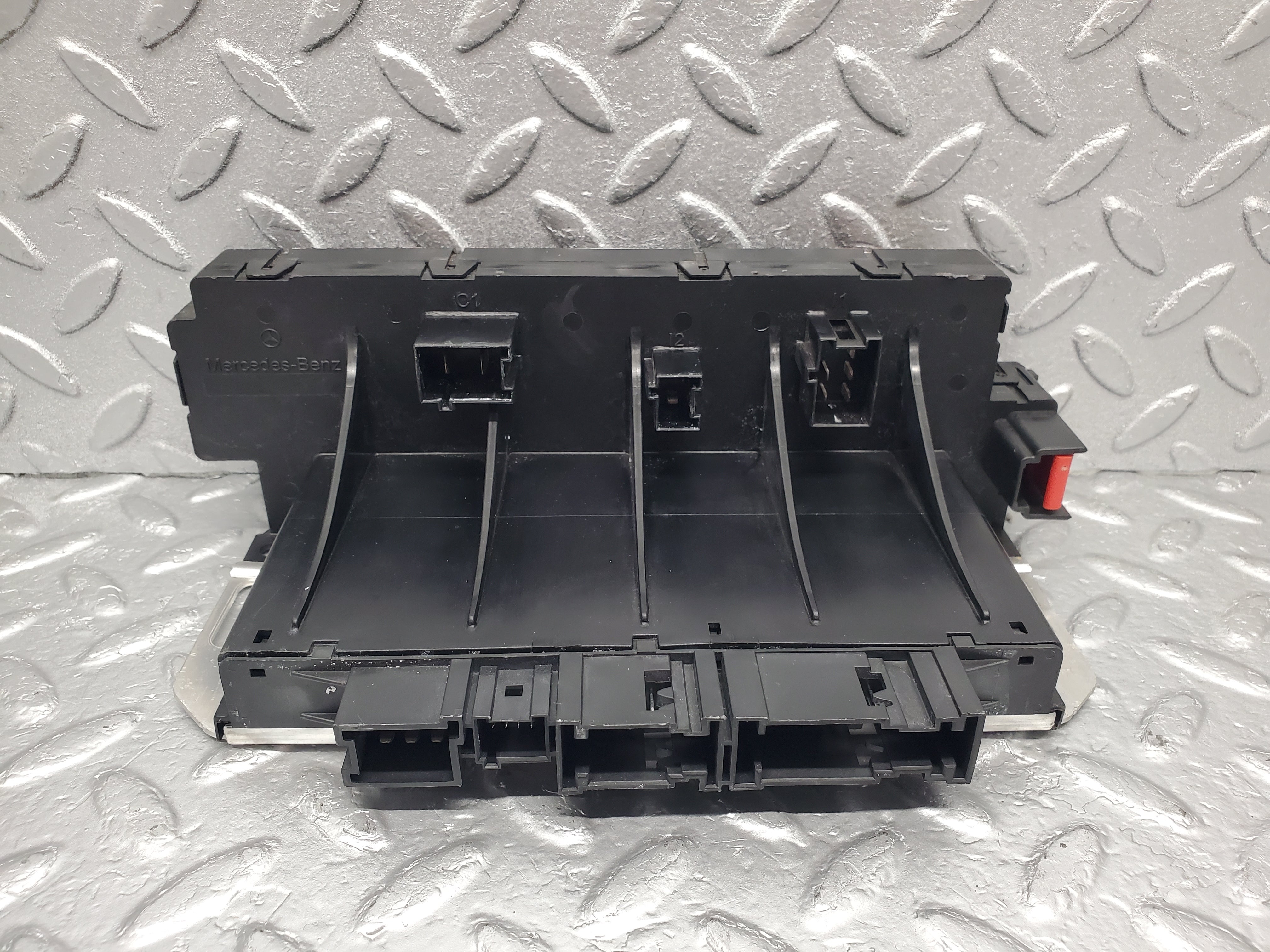 1629 Mercedes-Benz W220 S430 Fuse Box Holder Front 0285459832
