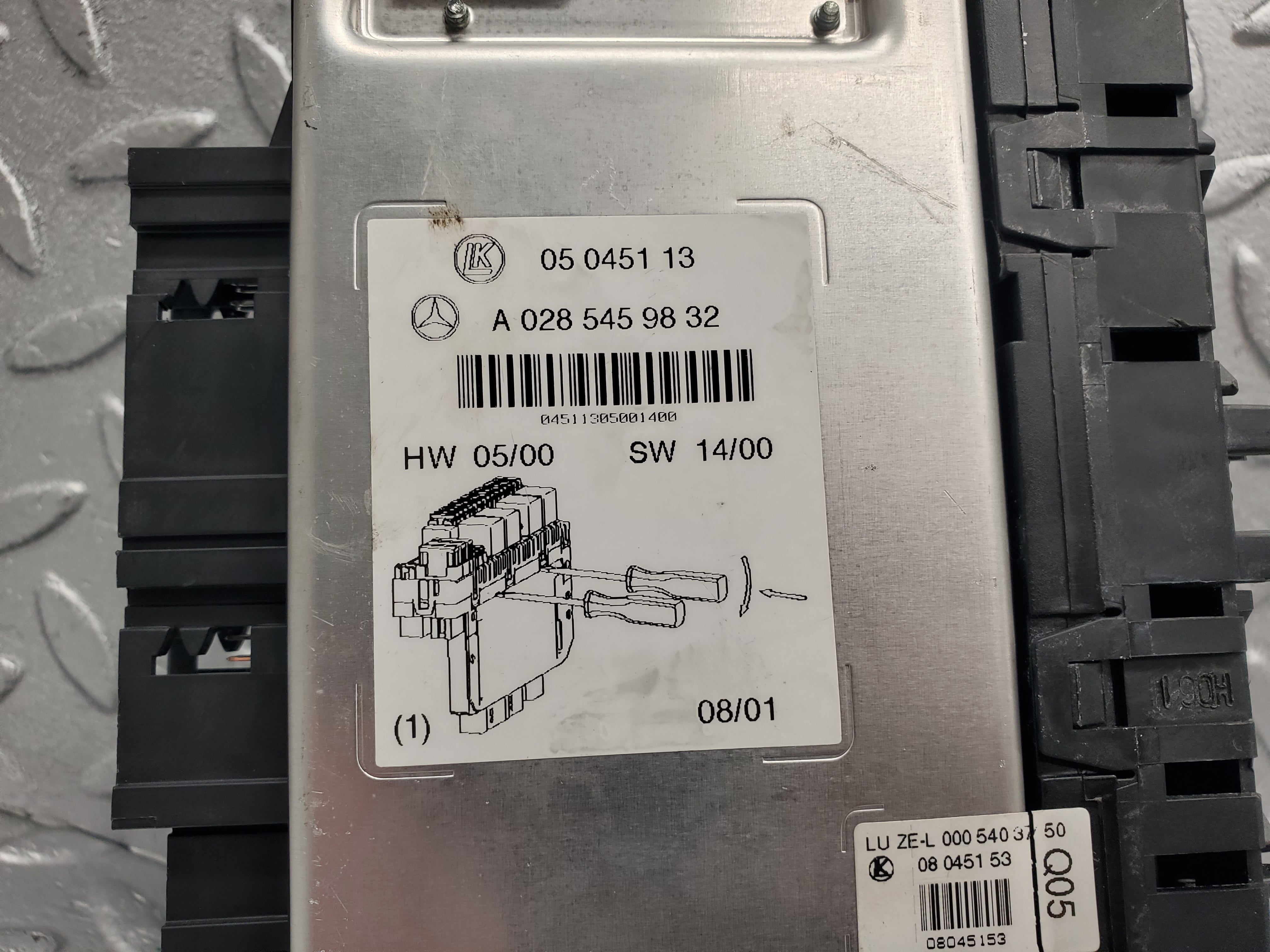 1629 Mercedes-Benz W220 S430 Fuse Box Holder Front 0285459832