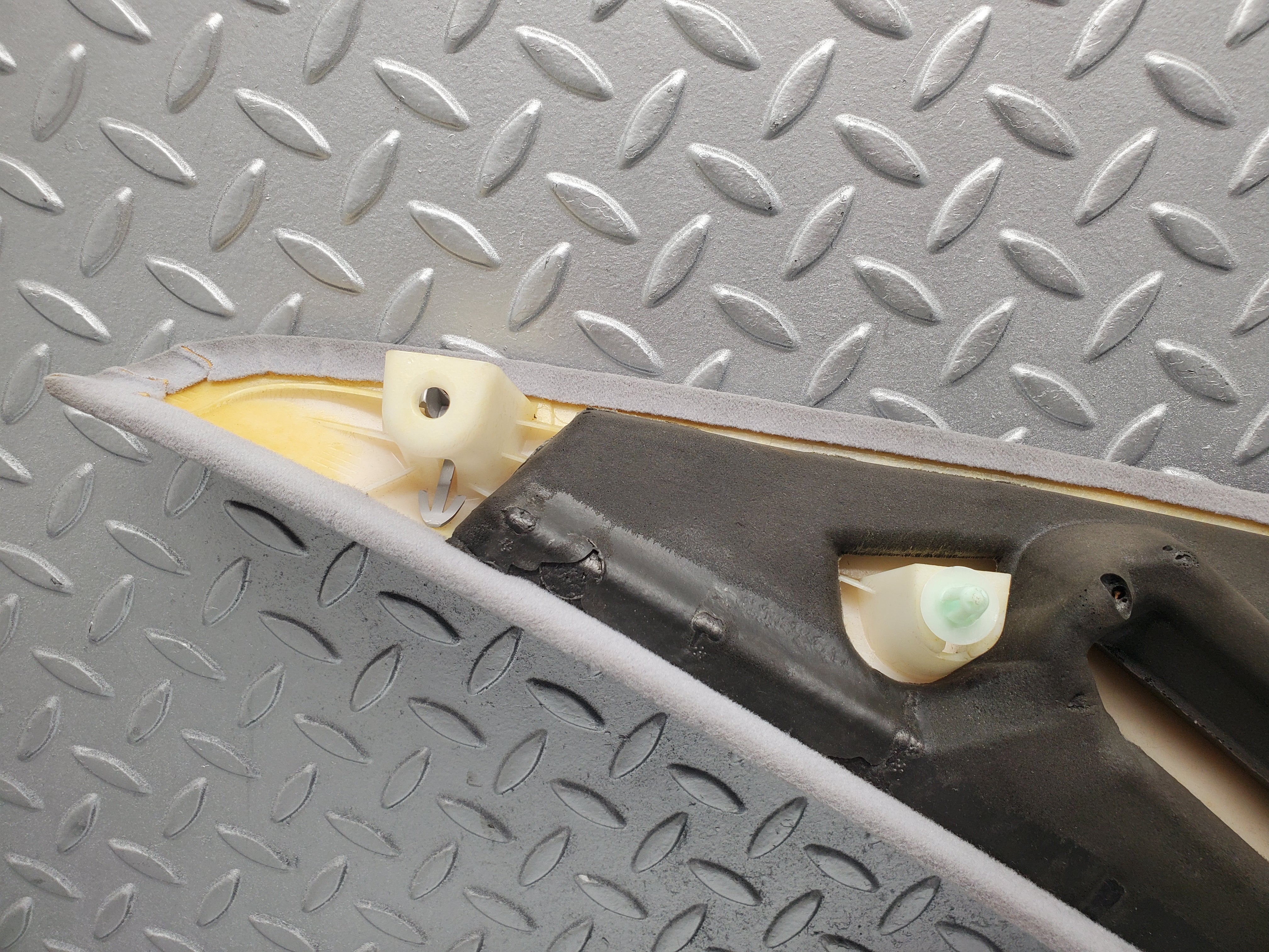 1635 Mercedes-Benz W220 S430 C Pillar Cover Trim Left Side 2206950337