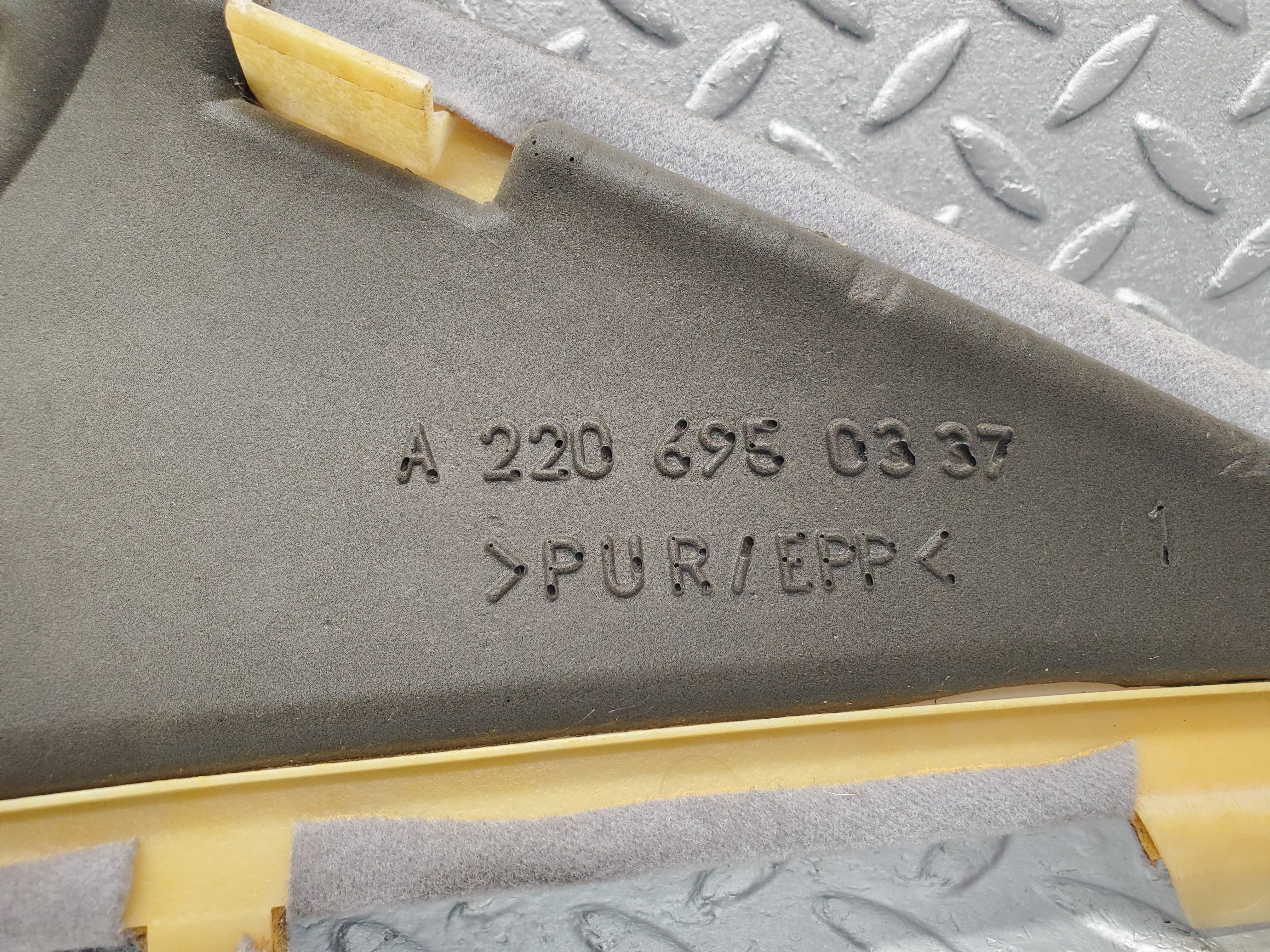 1635 Mercedes-Benz W220 S430 C Pillar Cover Trim Left Side 2206950337