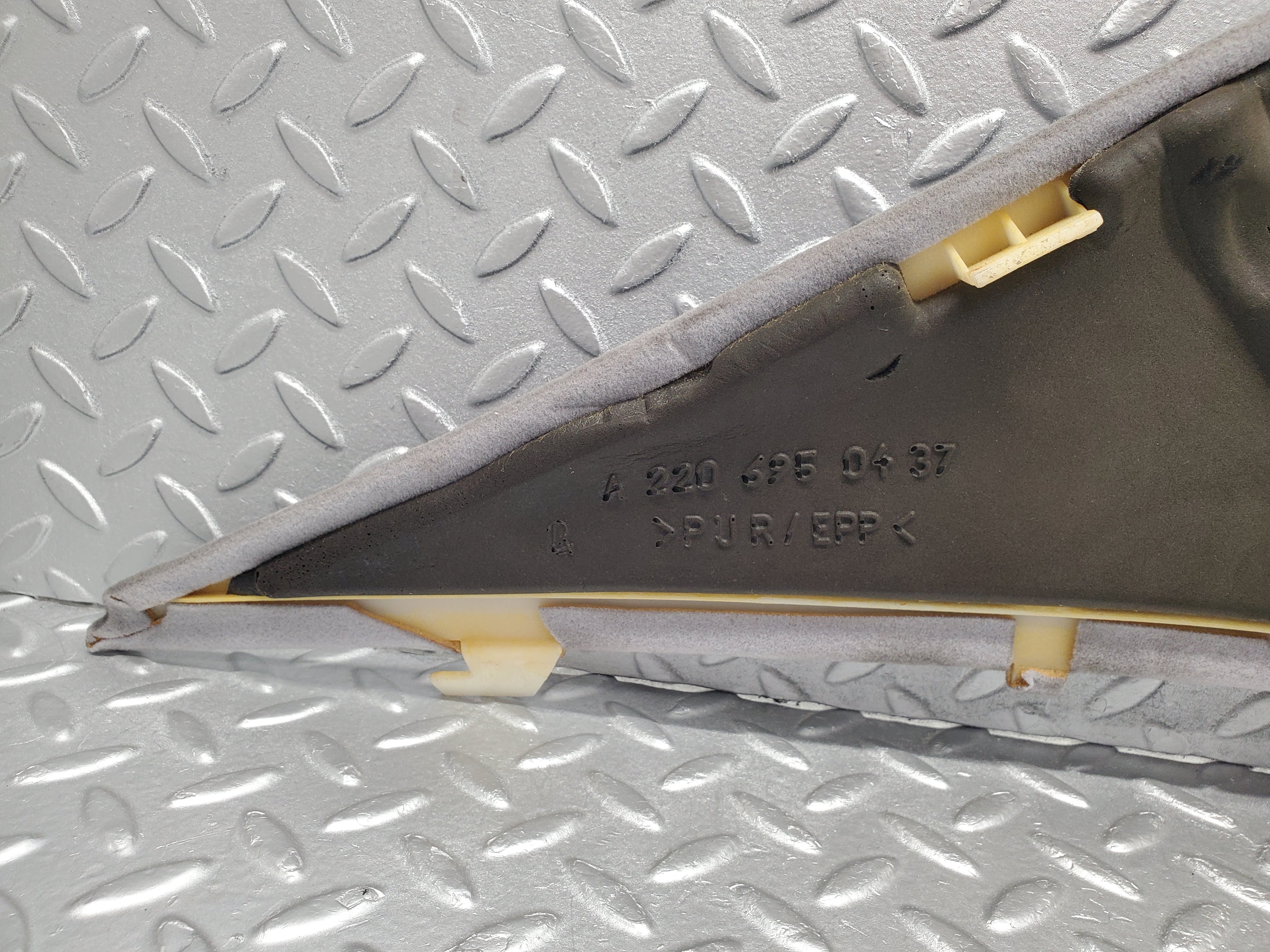 1636 Mercedes-Benz W220 S430 C Pillar Cover Trim Right Side 2206950437