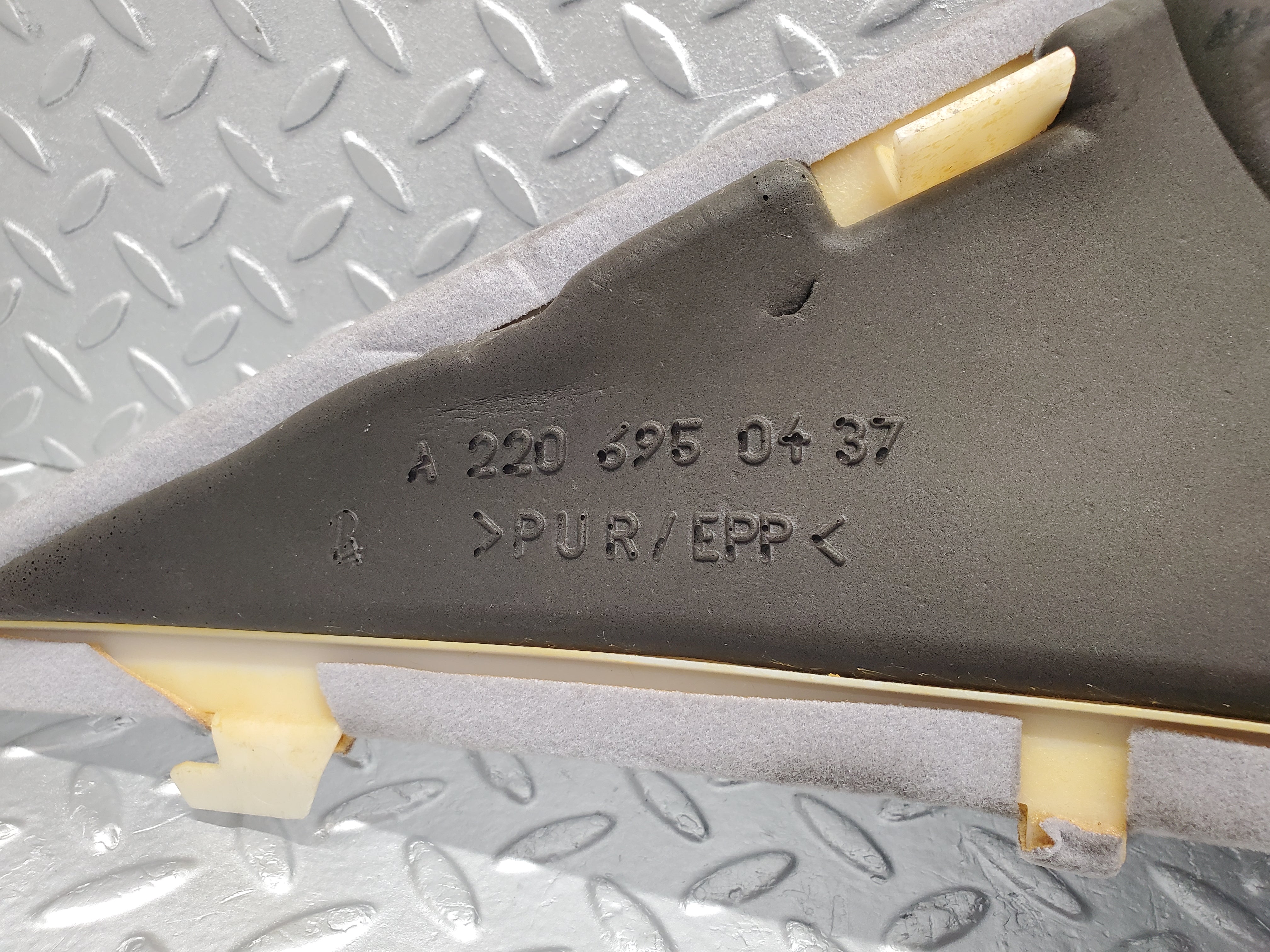 1636 Mercedes-Benz W220 S430 C Pillar Cover Trim Right Side 2206950437