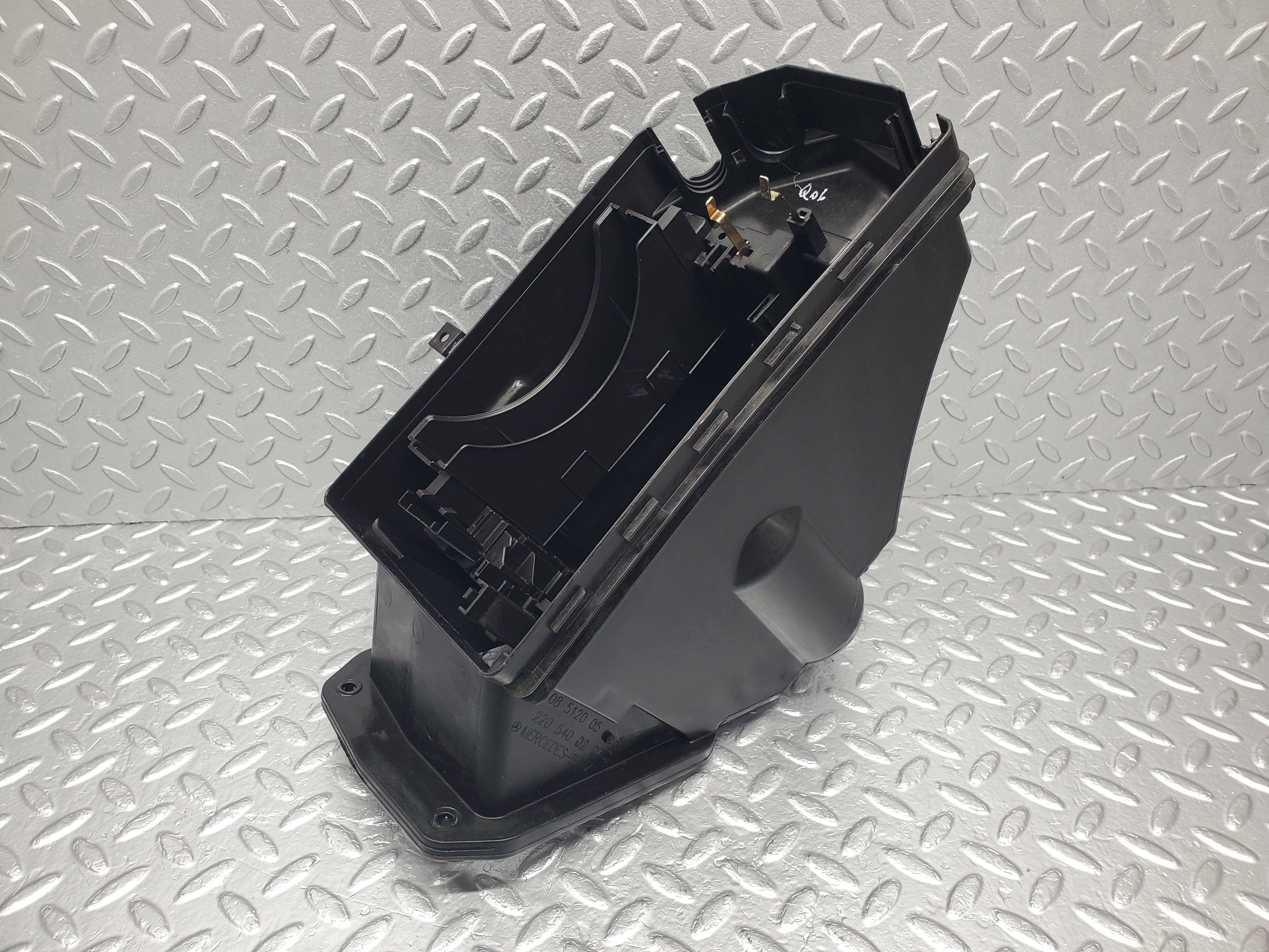 1637 Mercedes-Benz W220 S430 Air Filter Box 2205400224