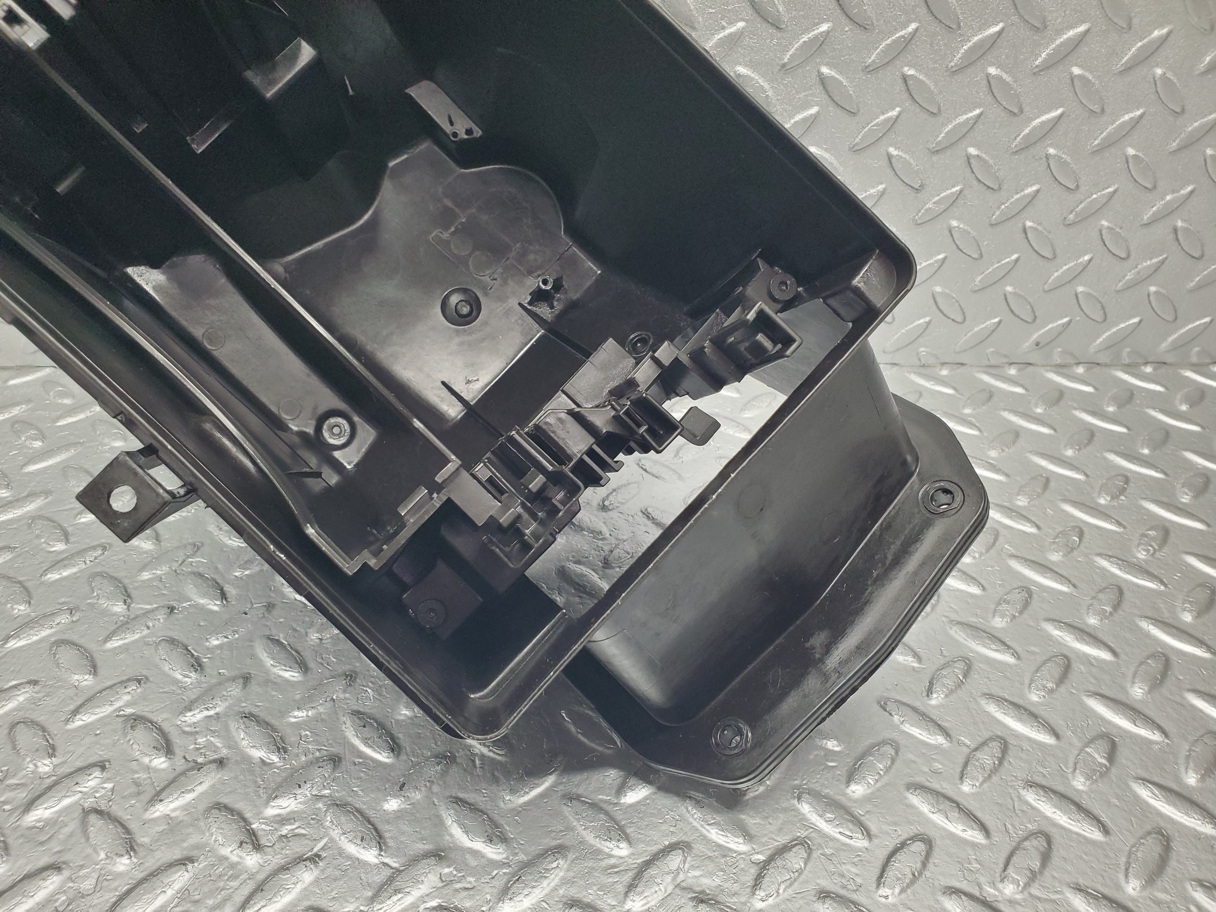 1637 Mercedes-Benz W220 S430 Air Filter Box 2205400224