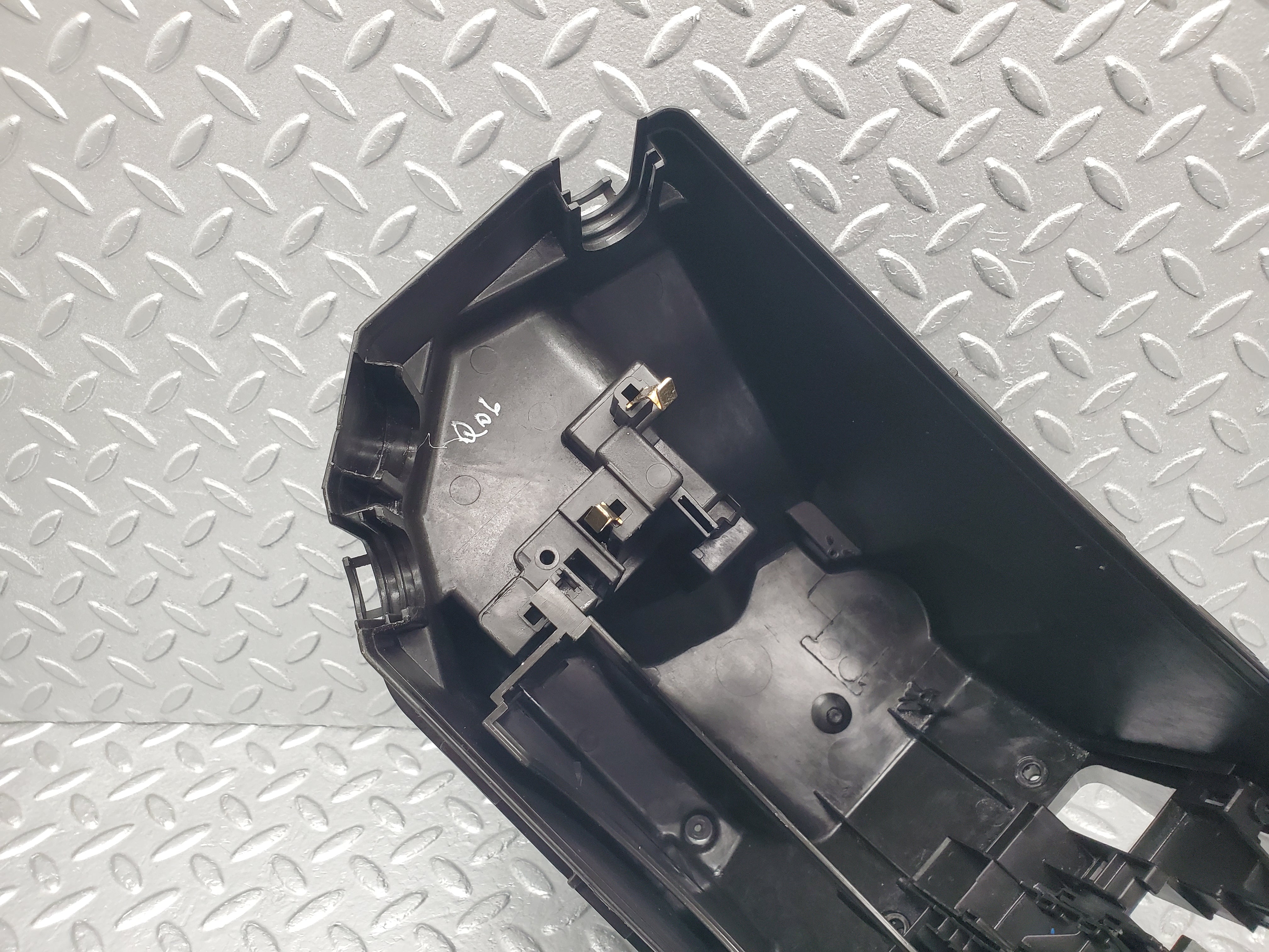 1637 Mercedes-Benz W220 S430 Air Filter Box 2205400224