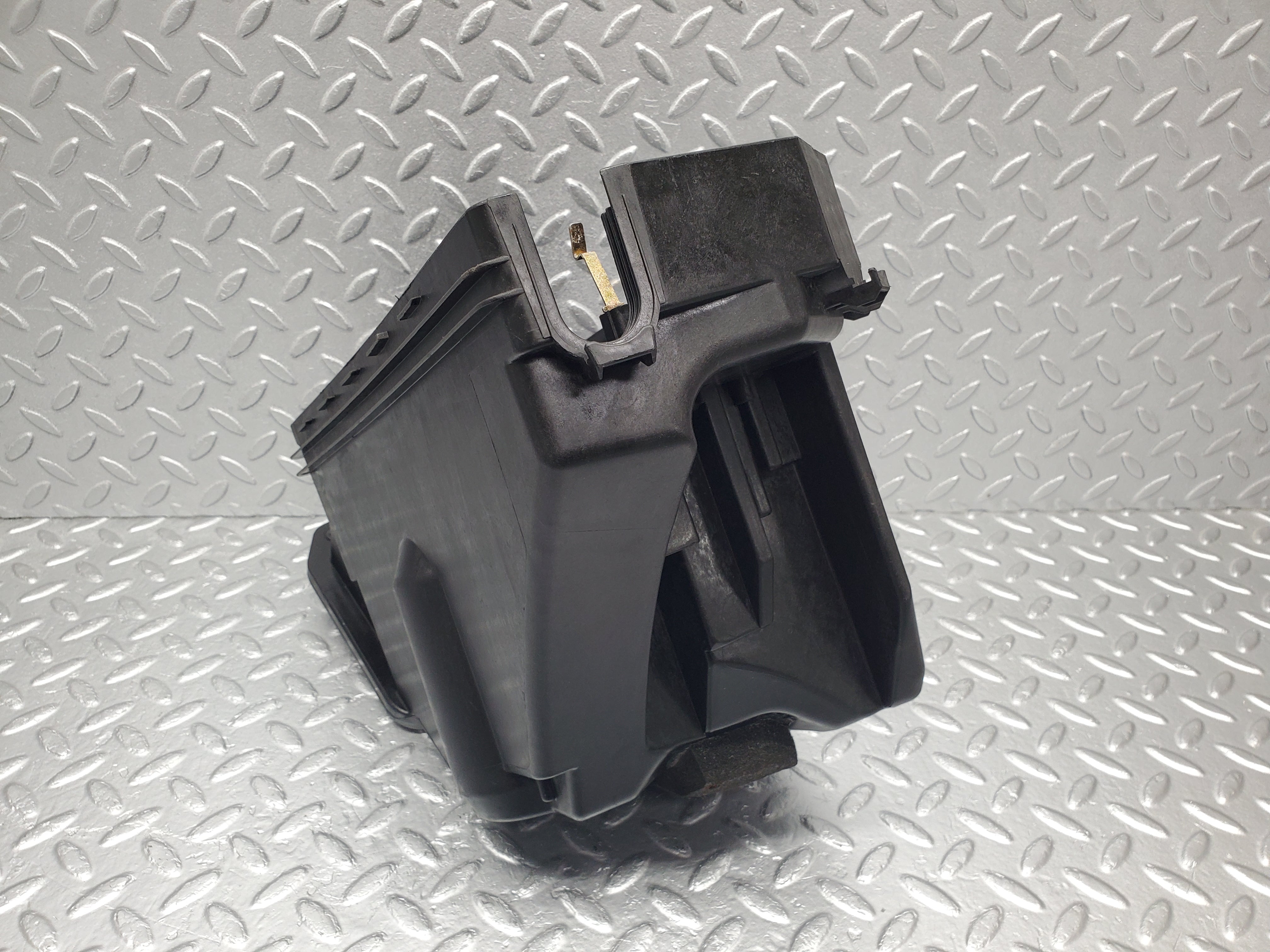 1637 Mercedes-Benz W220 S430 Air Filter Box 2205400224