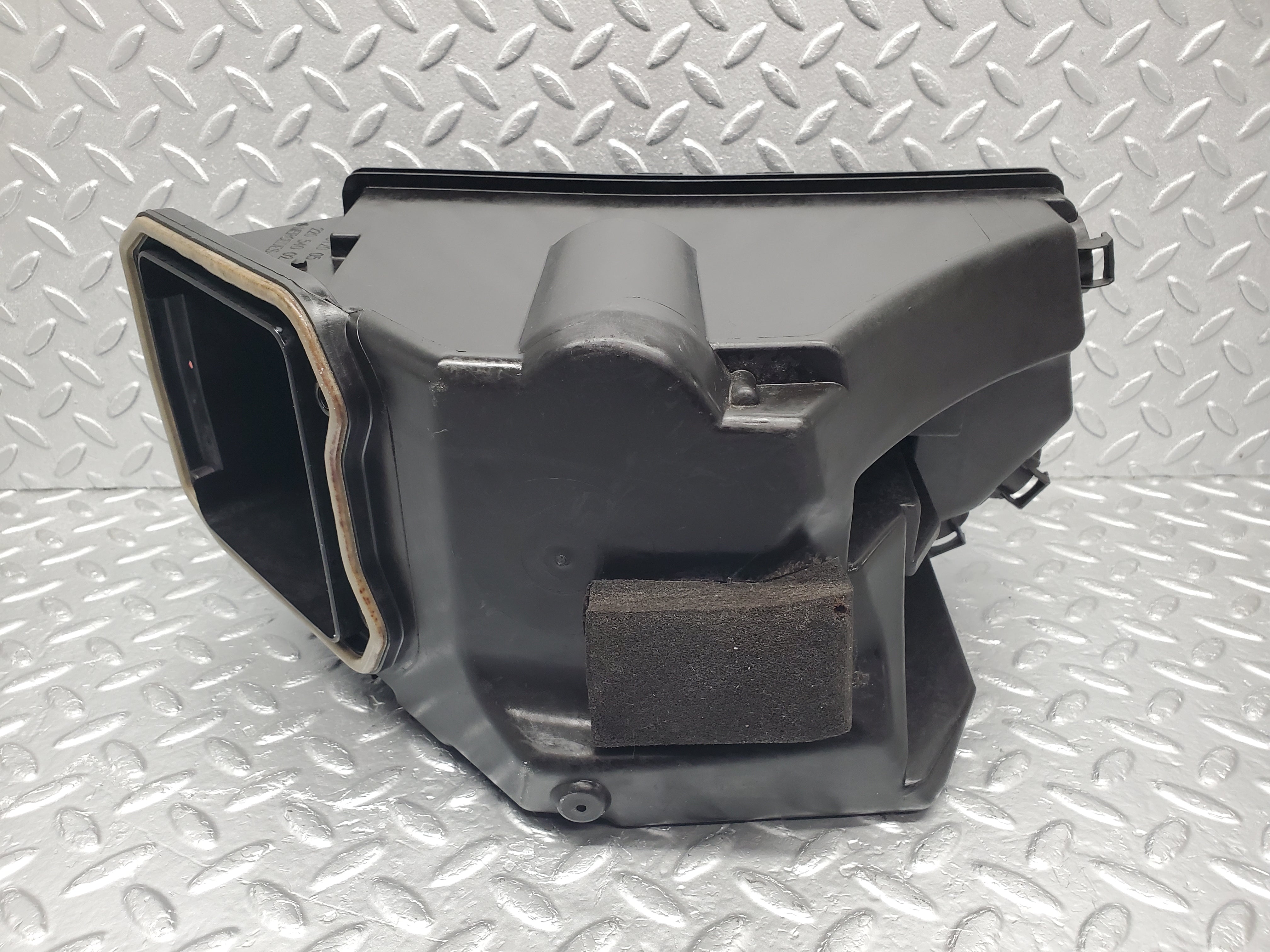 1637 Mercedes-Benz W220 S430 Air Filter Box 2205400224