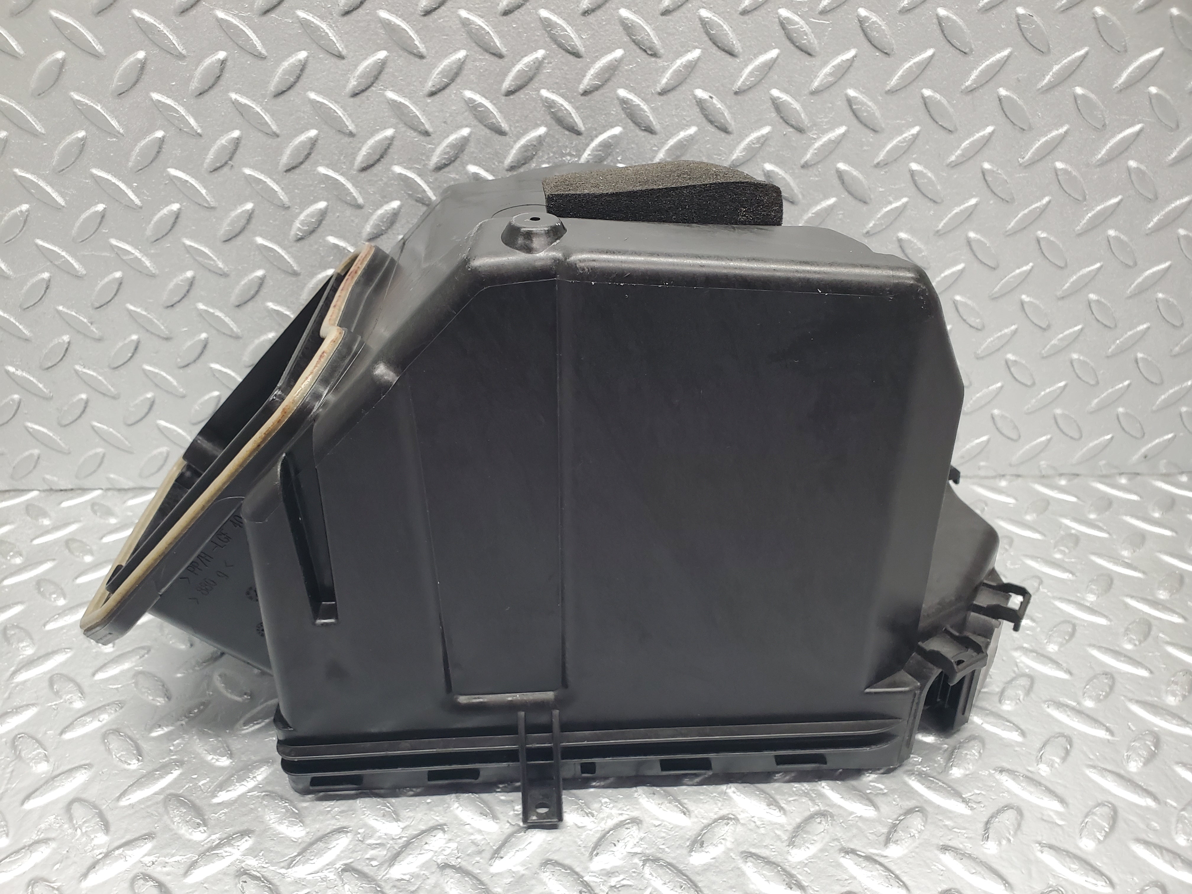 1637 Mercedes-Benz W220 S430 Air Filter Box 2205400224