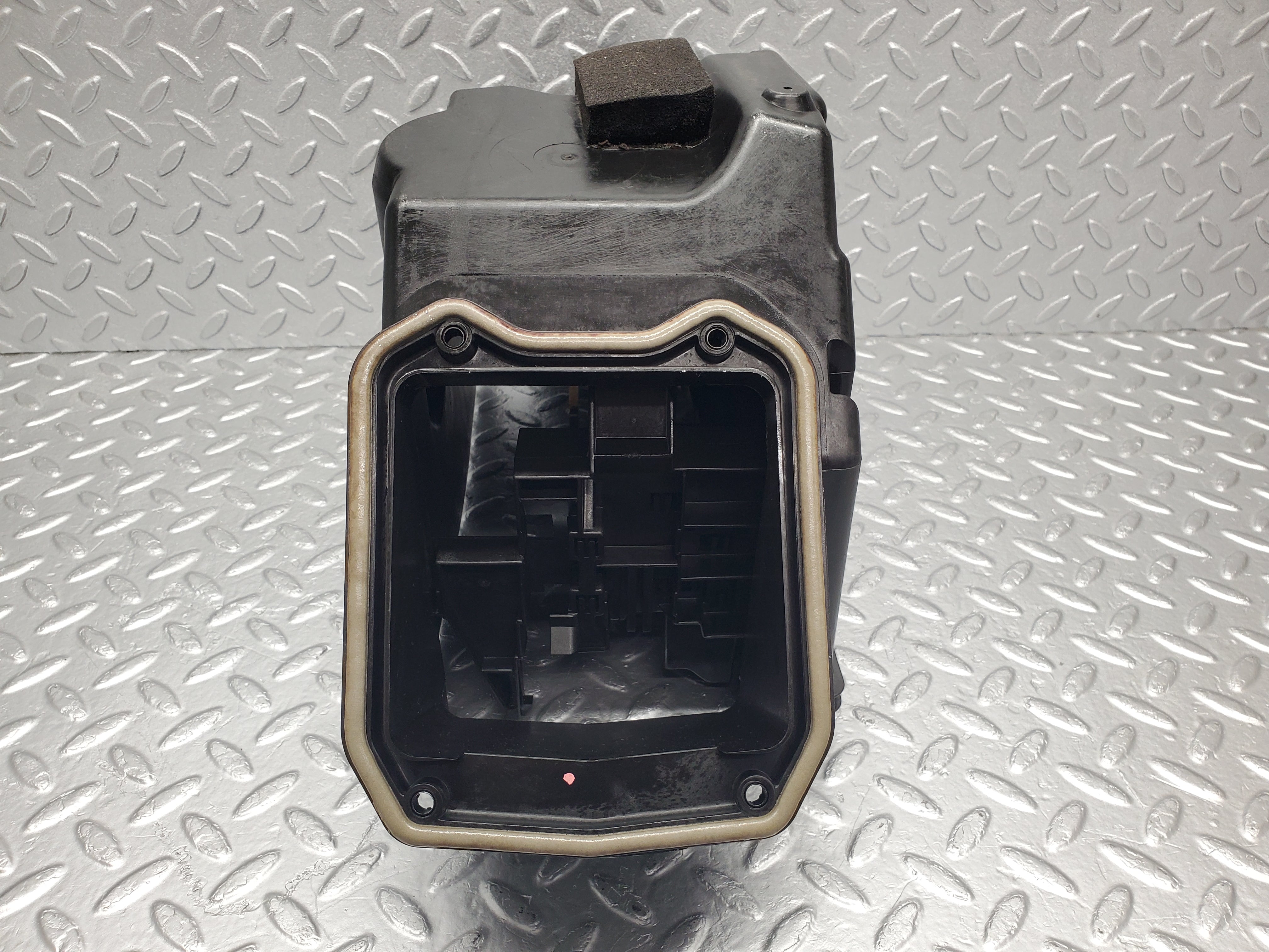 1637 Mercedes-Benz W220 S430 Air Filter Box 2205400224