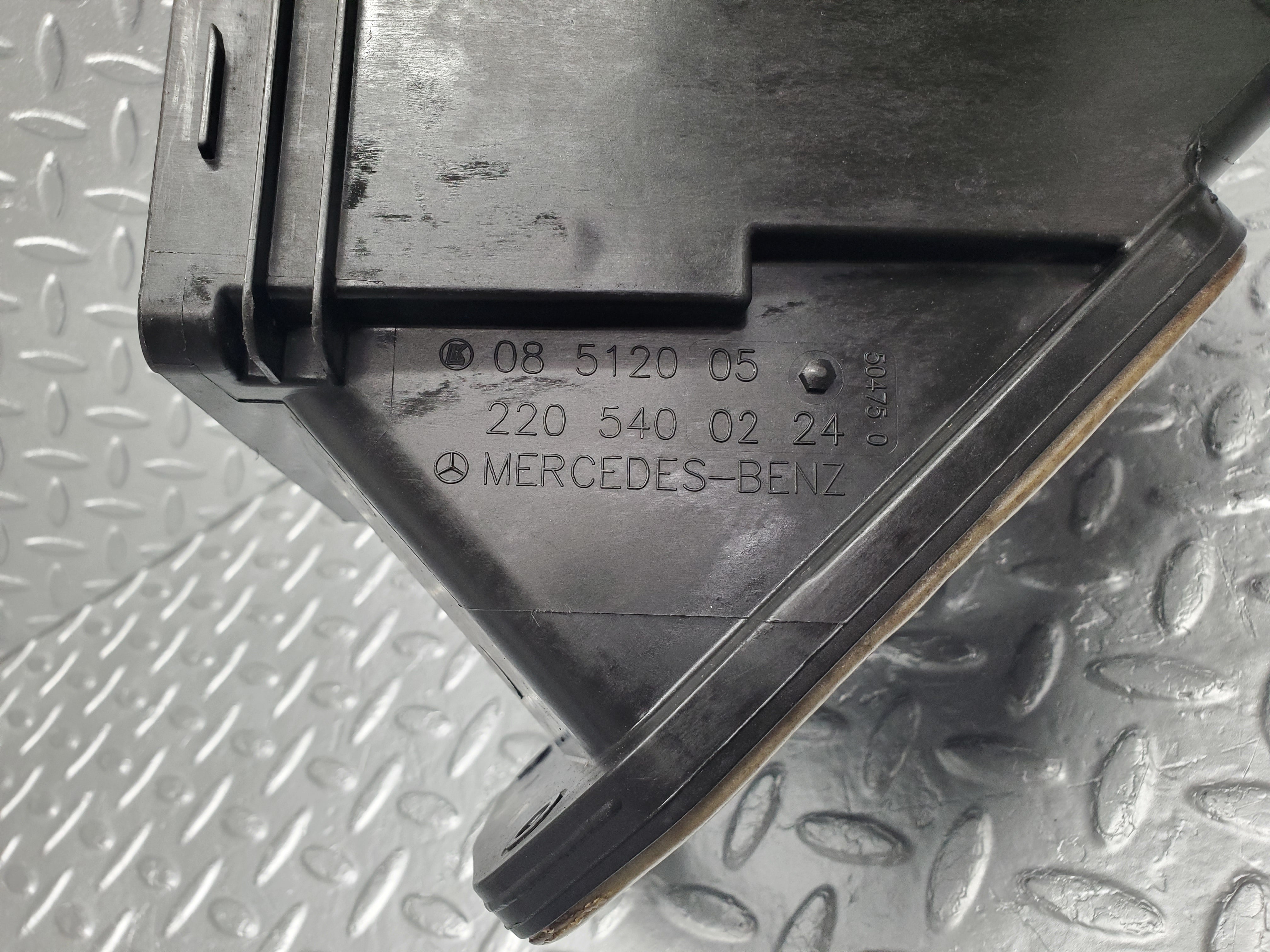 1637 Mercedes-Benz W220 S430 Air Filter Box 2205400224