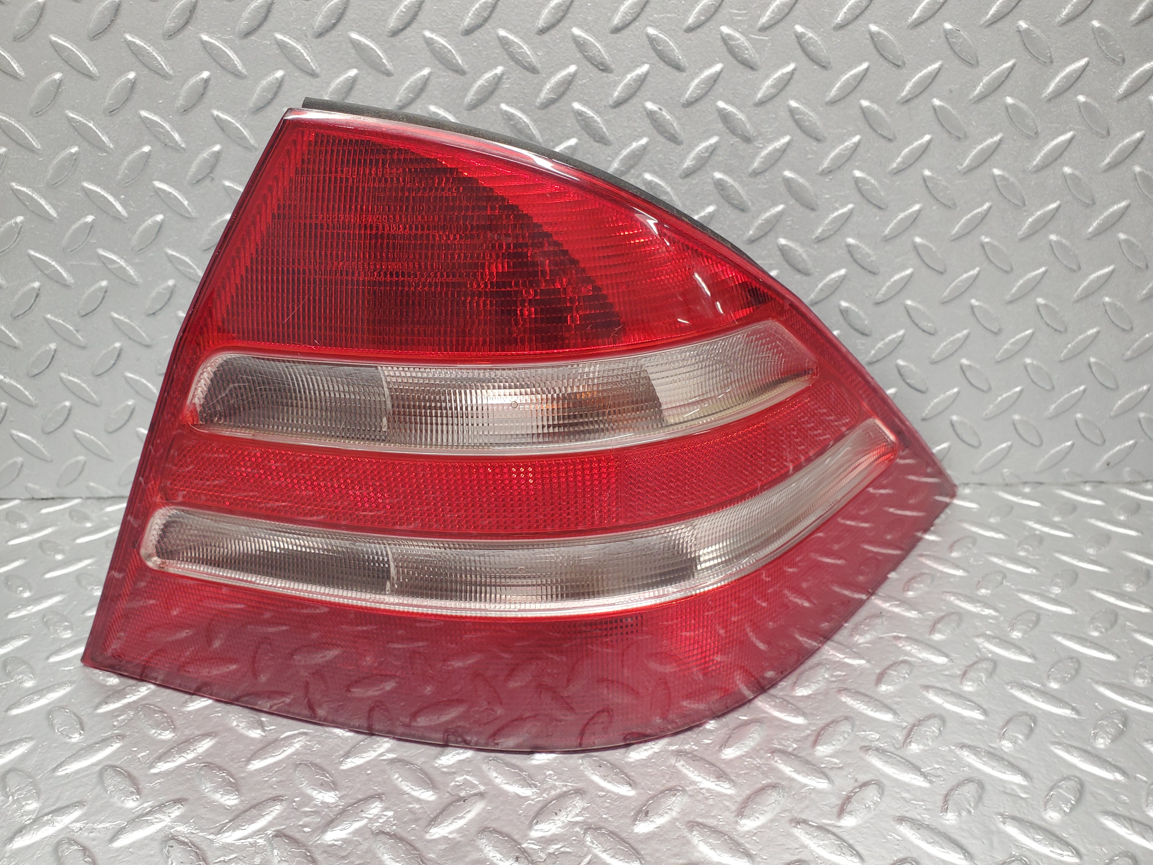 1640 Mercedes-Benz W220 S430 Tail Light Rear Right
