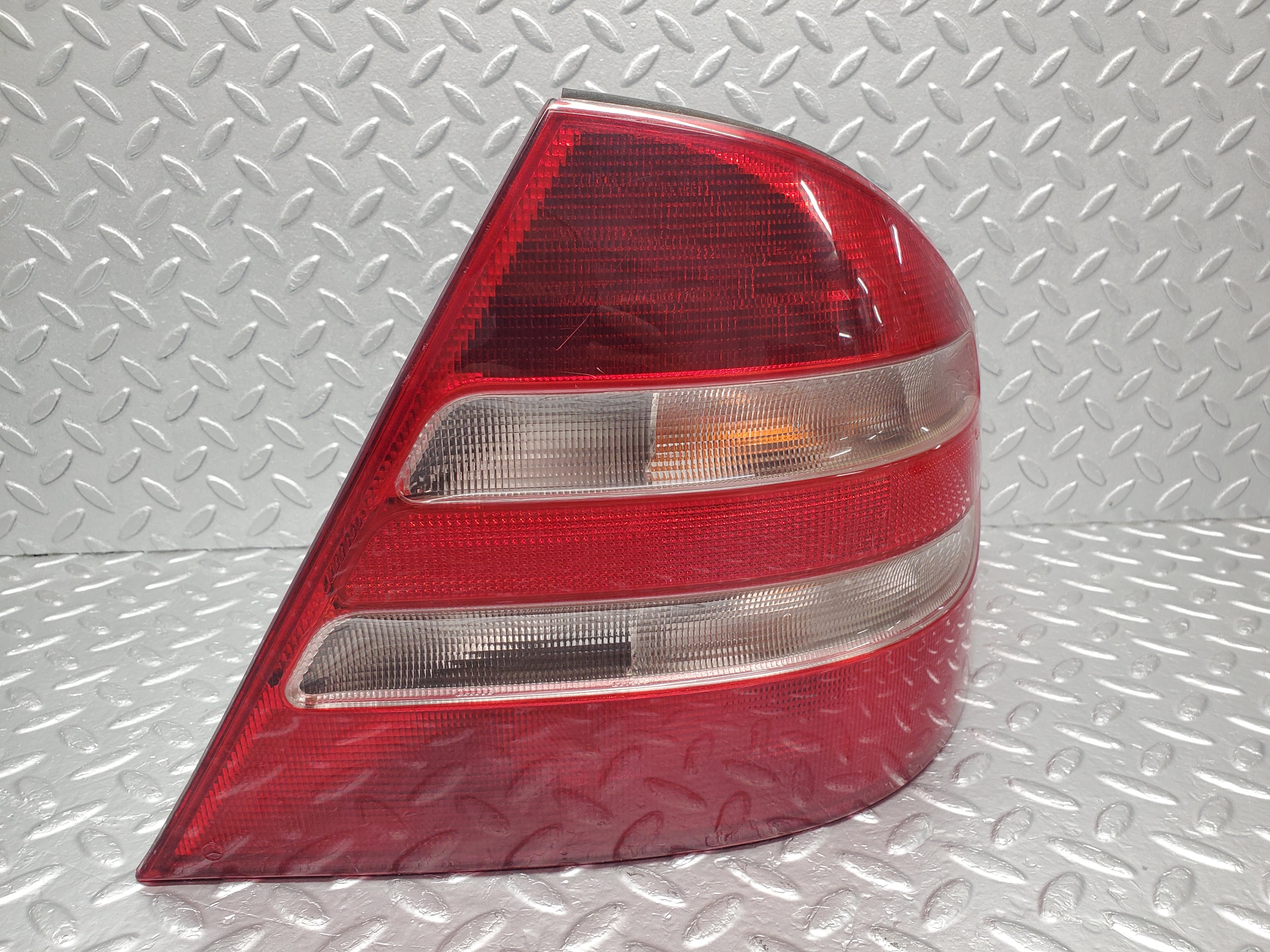 1640 Mercedes-Benz W220 S430 Tail Light Rear Right