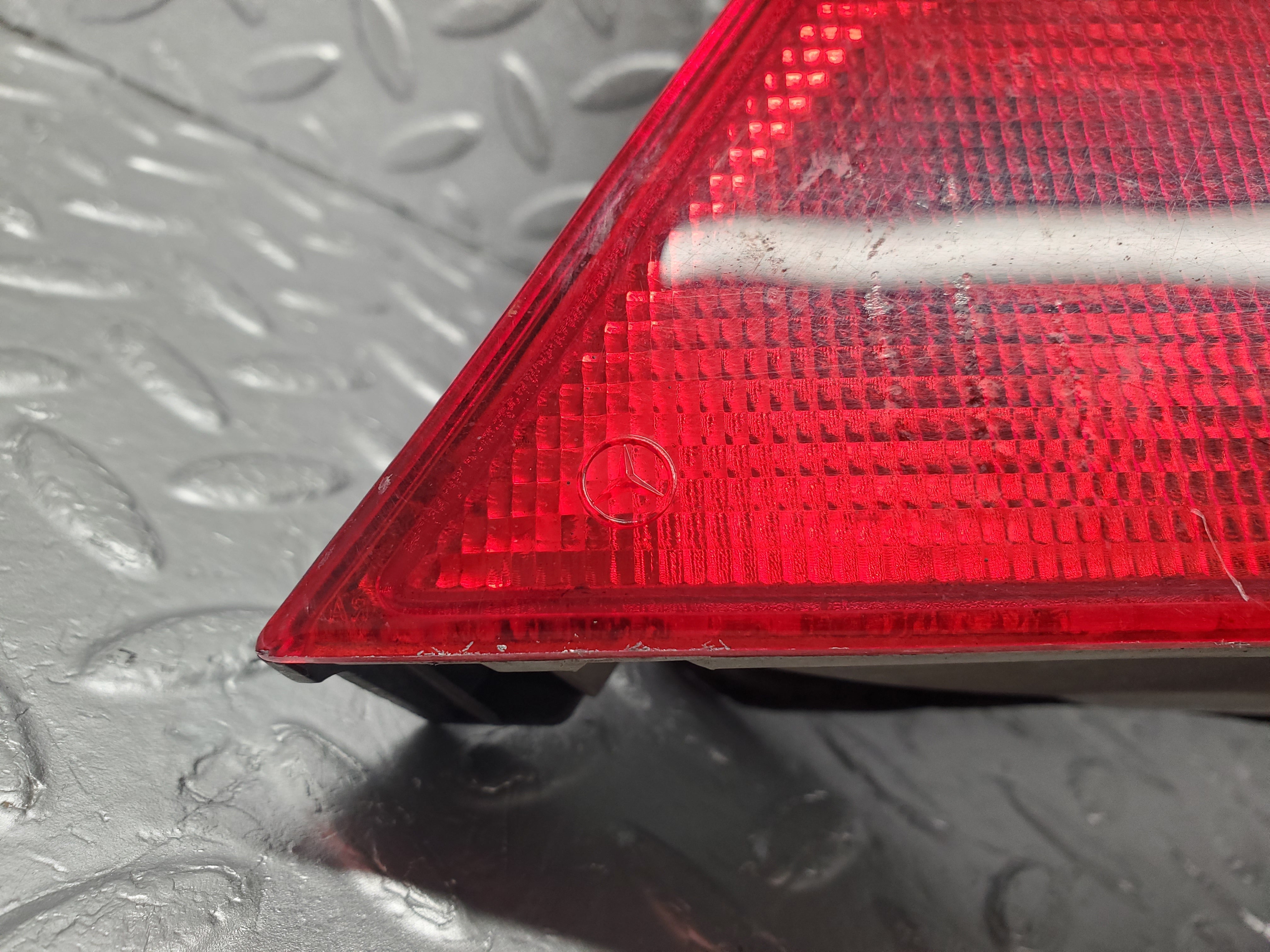 1640 Mercedes-Benz W220 S430 Tail Light Rear Right