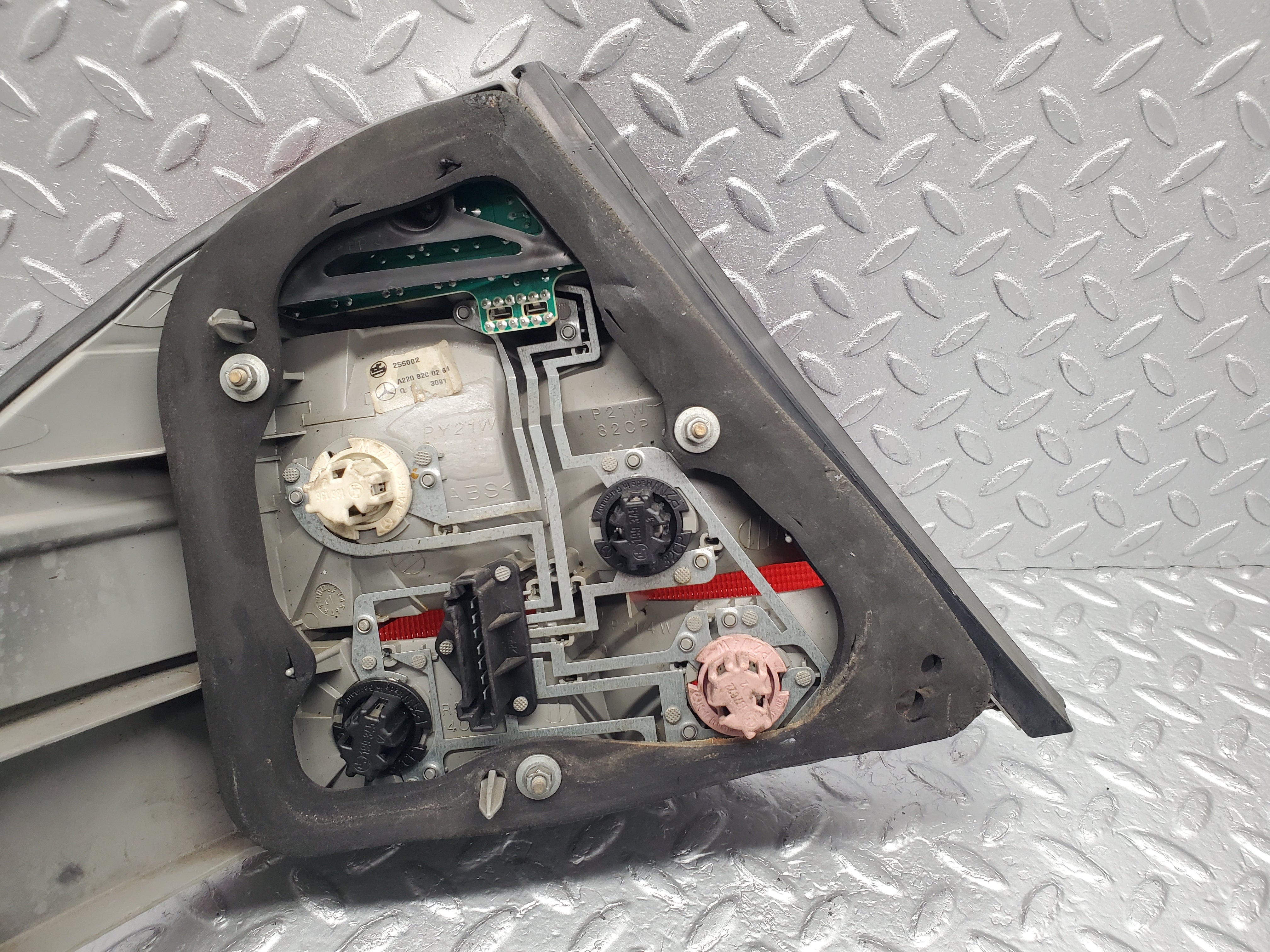 1640 Mercedes-Benz W220 S430 Tail Light Rear Right