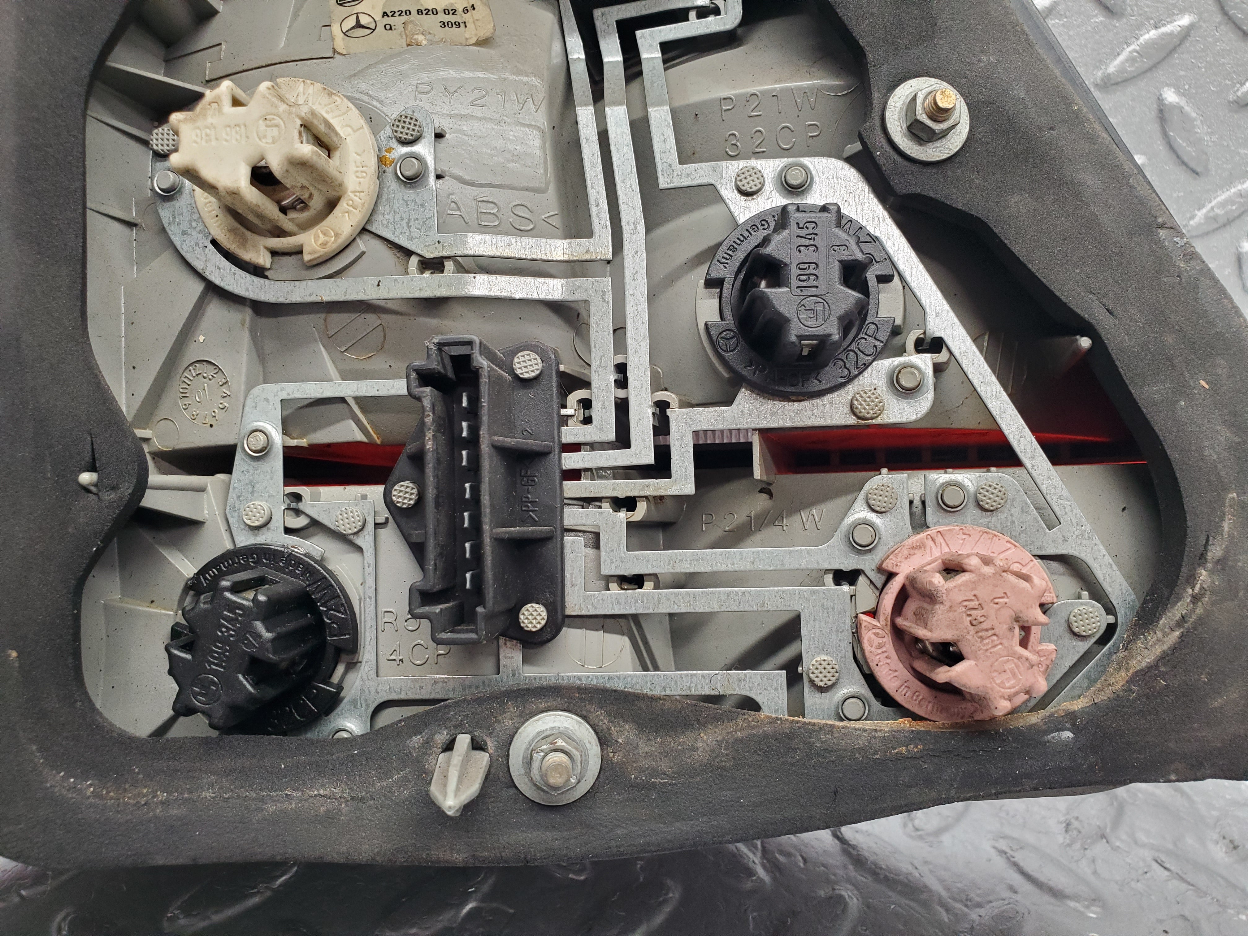 1640 Mercedes-Benz W220 S430 Tail Light Rear Right