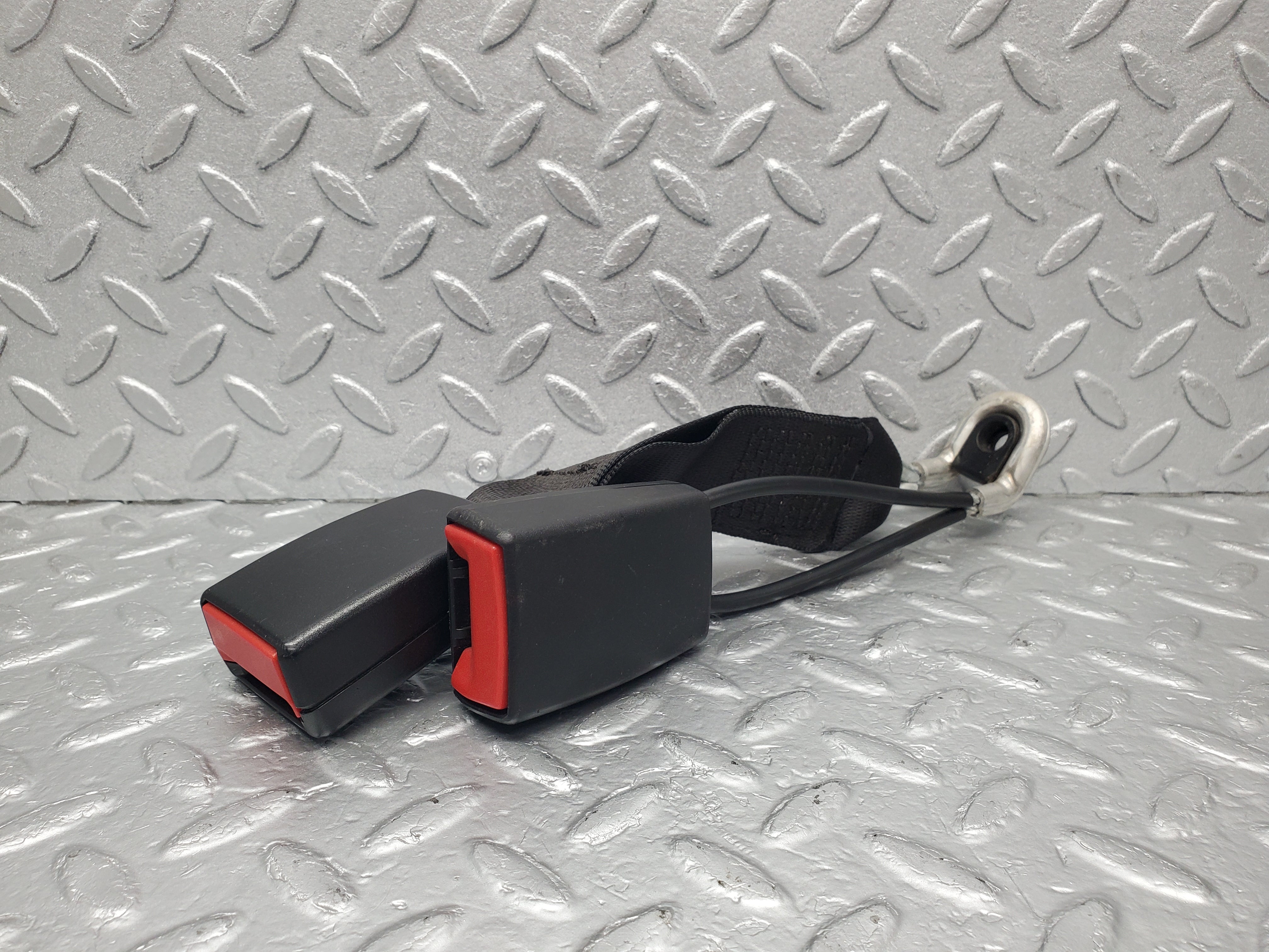 1642 Mercedes-Benz W220 S430 Centre Seat Belt Buckle 2208600869