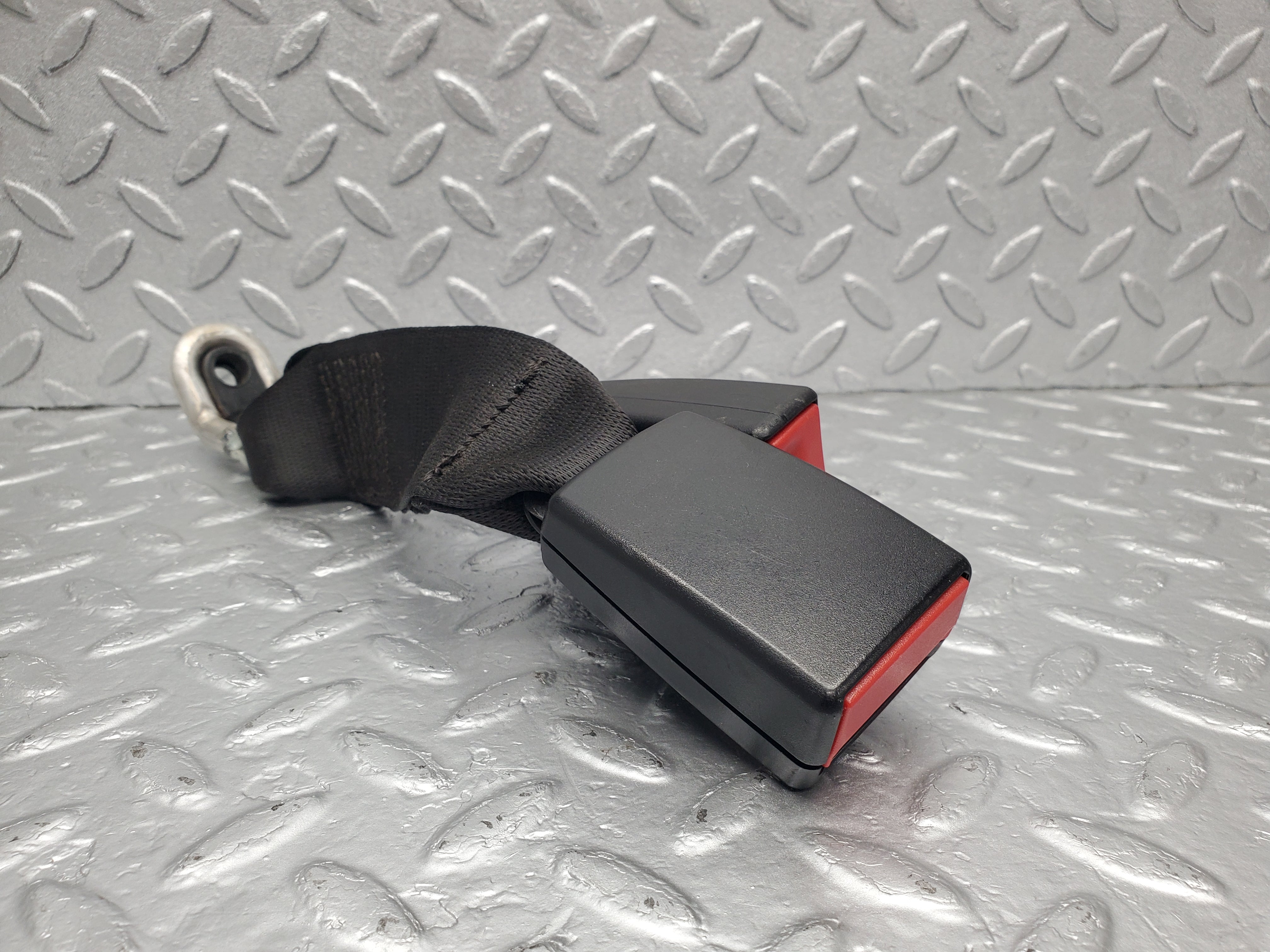 1642 Mercedes-Benz W220 S430 Centre Seat Belt Buckle 2208600869