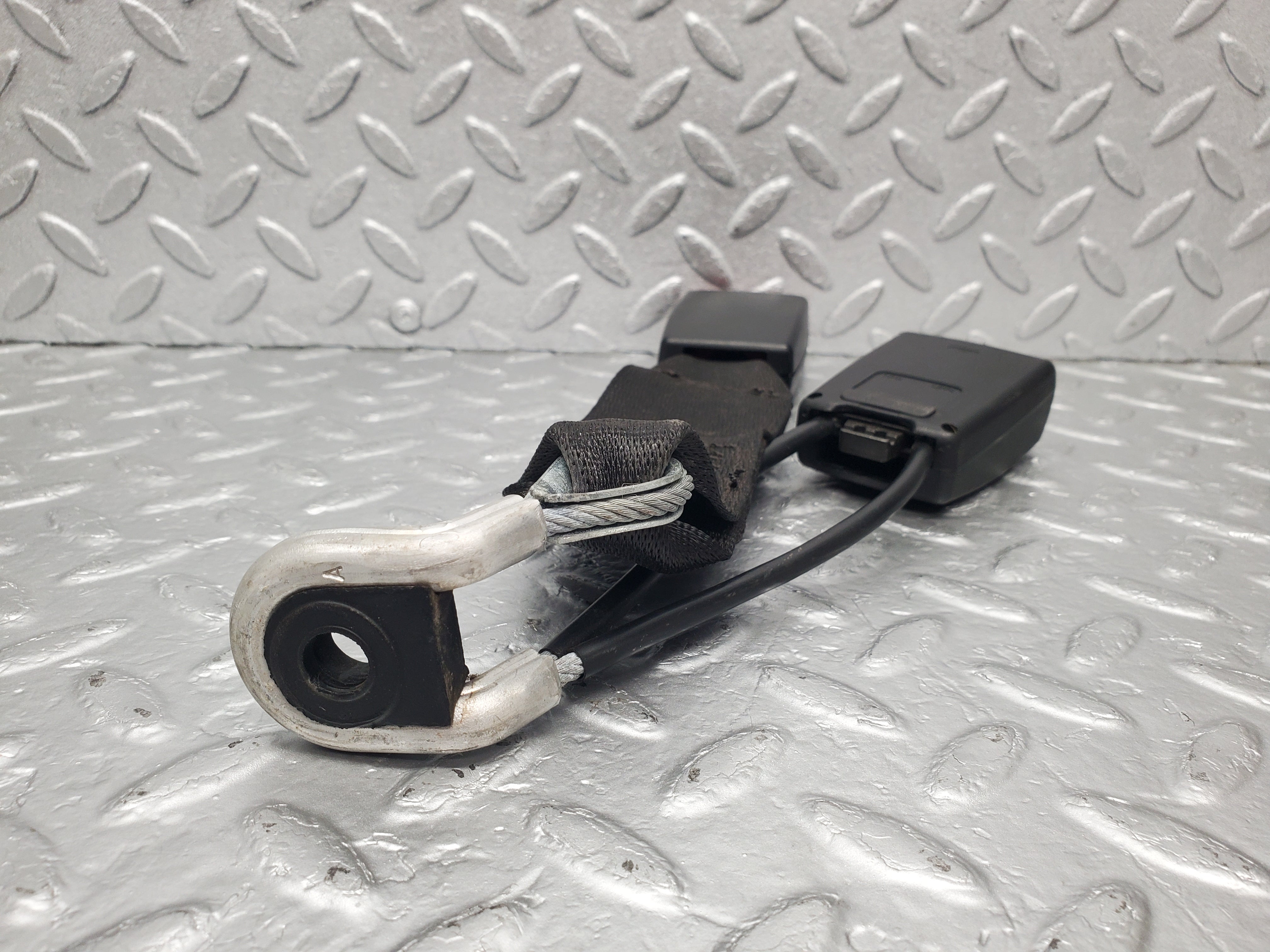 1642 Mercedes-Benz W220 S430 Centre Seat Belt Buckle 2208600869
