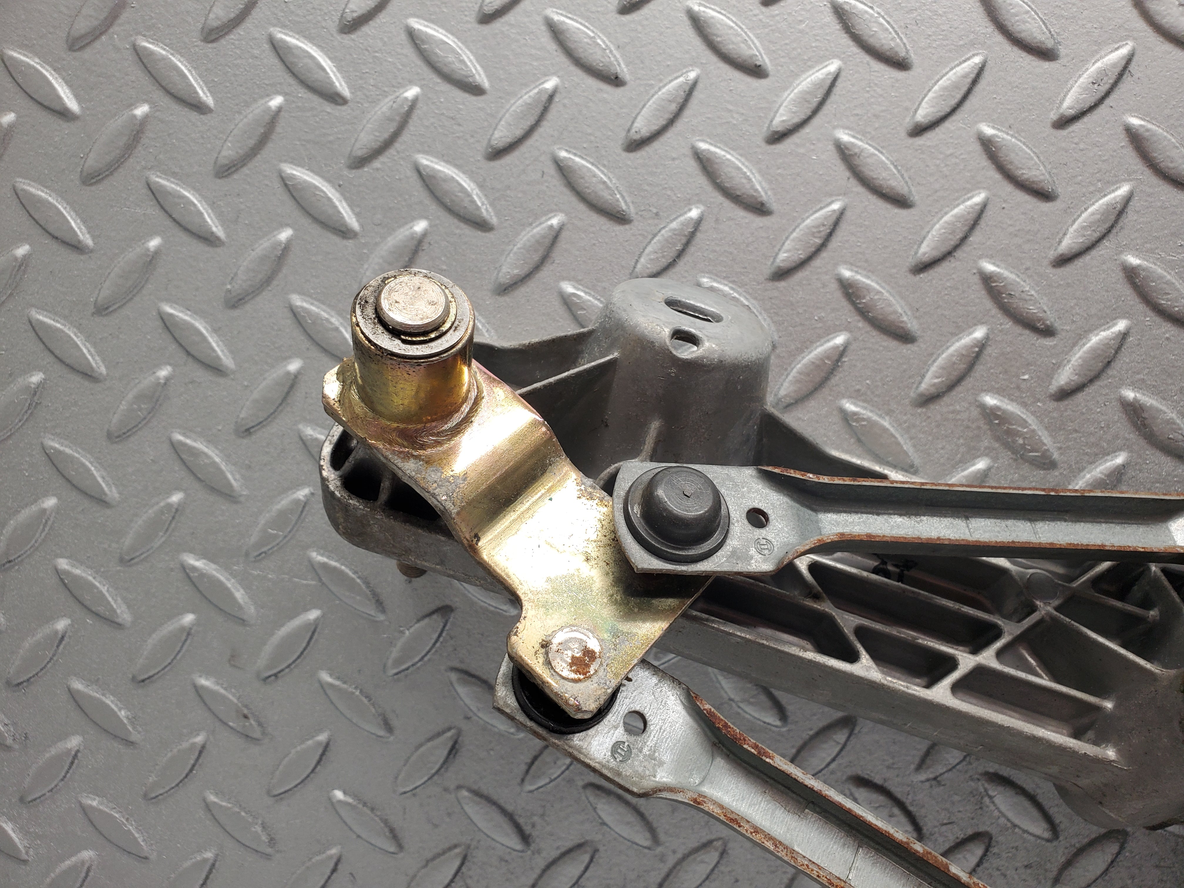 1645 Mercedes-Benz W220 S430 Wiper Linkage 3391098392