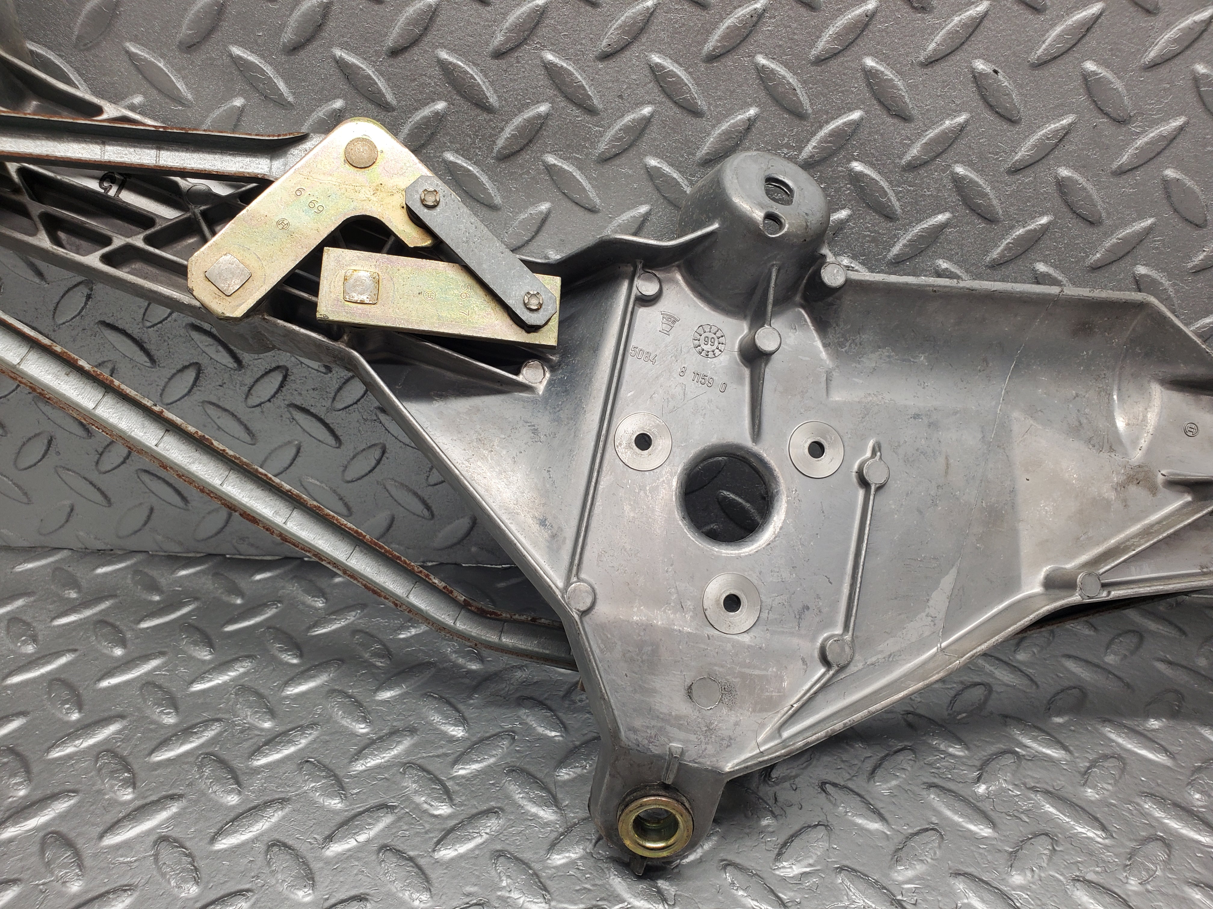 1645 Mercedes-Benz W220 S430 Wiper Linkage 3391098392