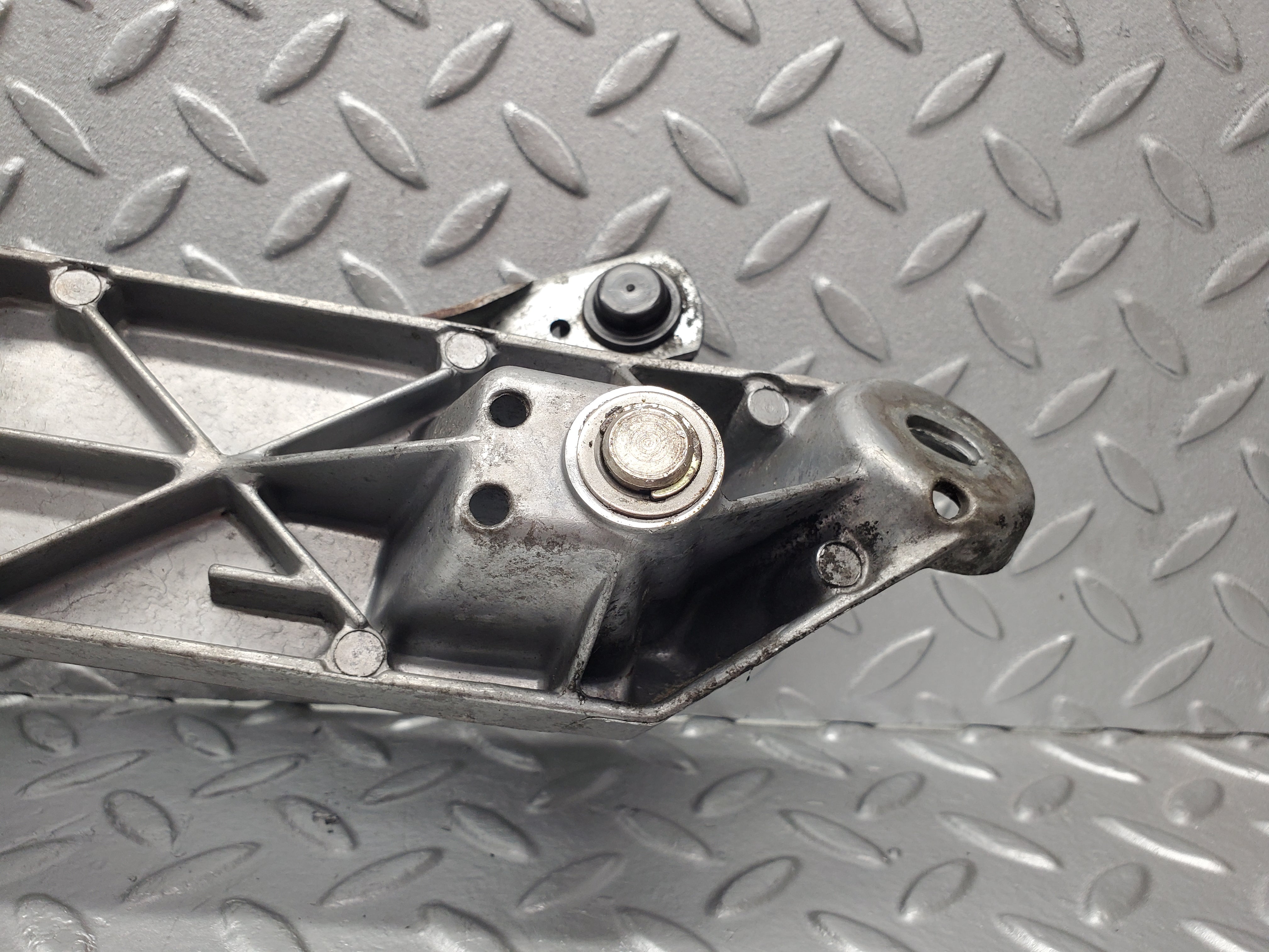 1645 Mercedes-Benz W220 S430 Wiper Linkage 3391098392