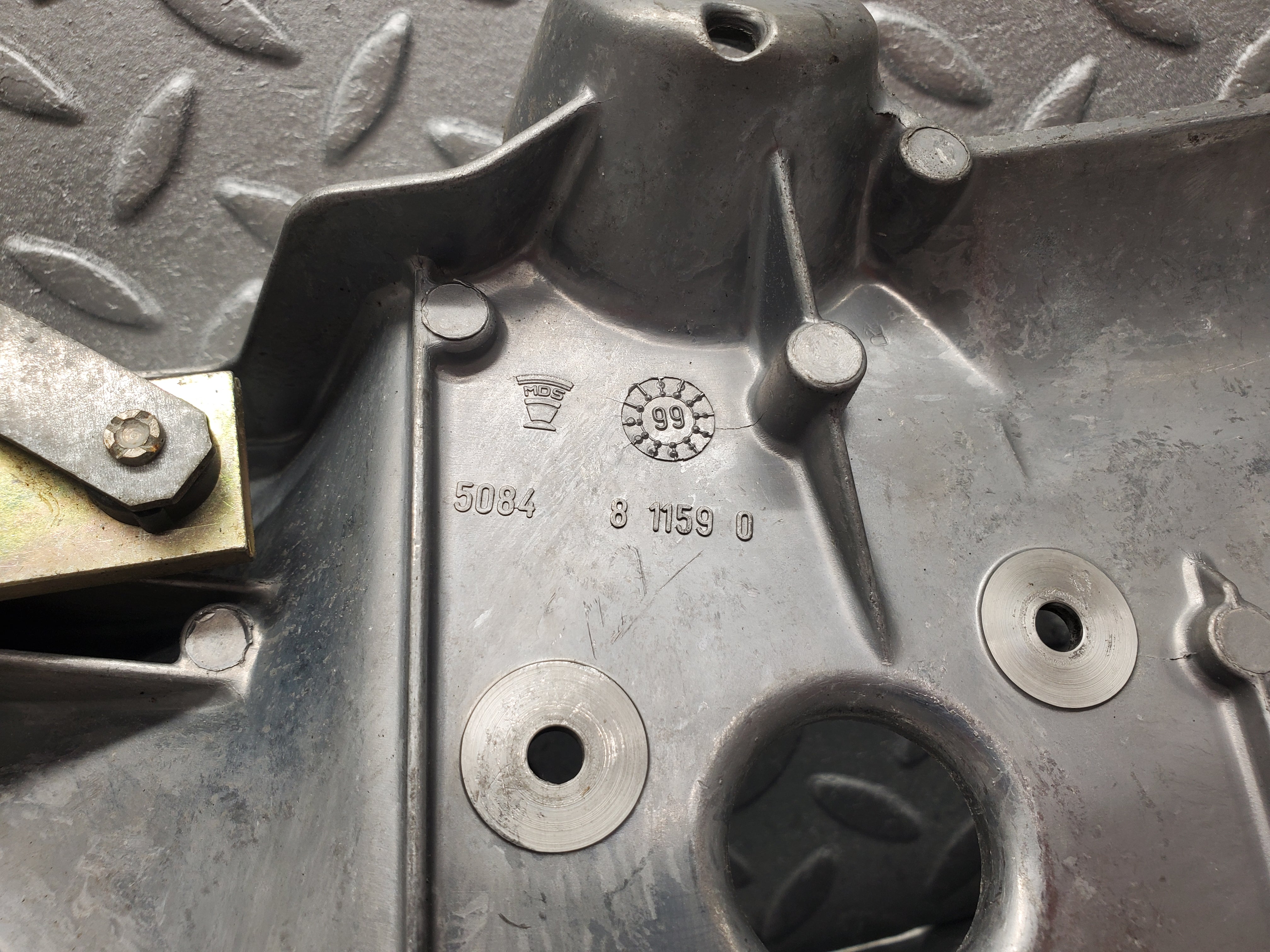 1645 Mercedes-Benz W220 S430 Wiper Linkage 3391098392