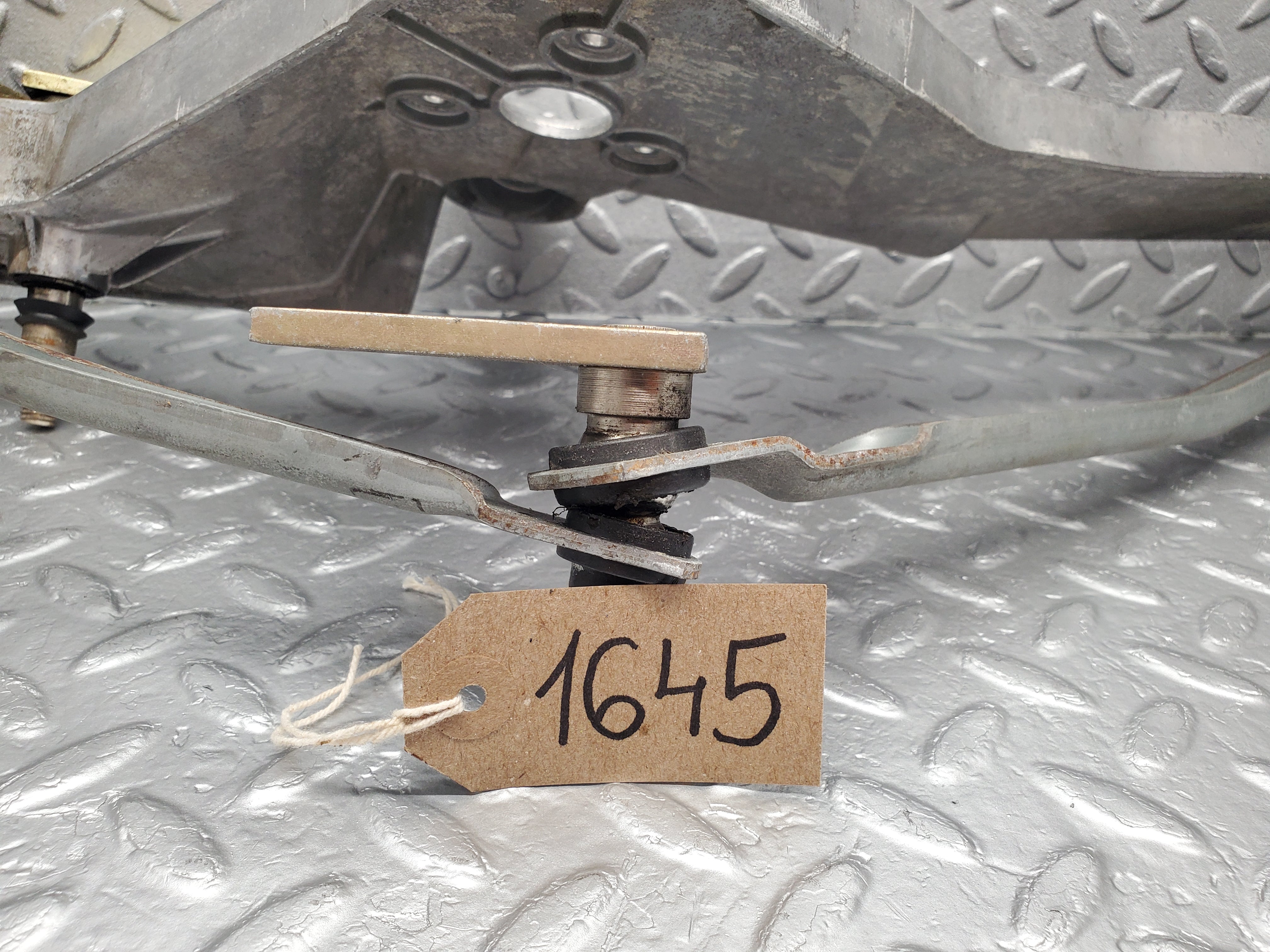 1645 Mercedes-Benz W220 S430 Wiper Linkage 3391098392