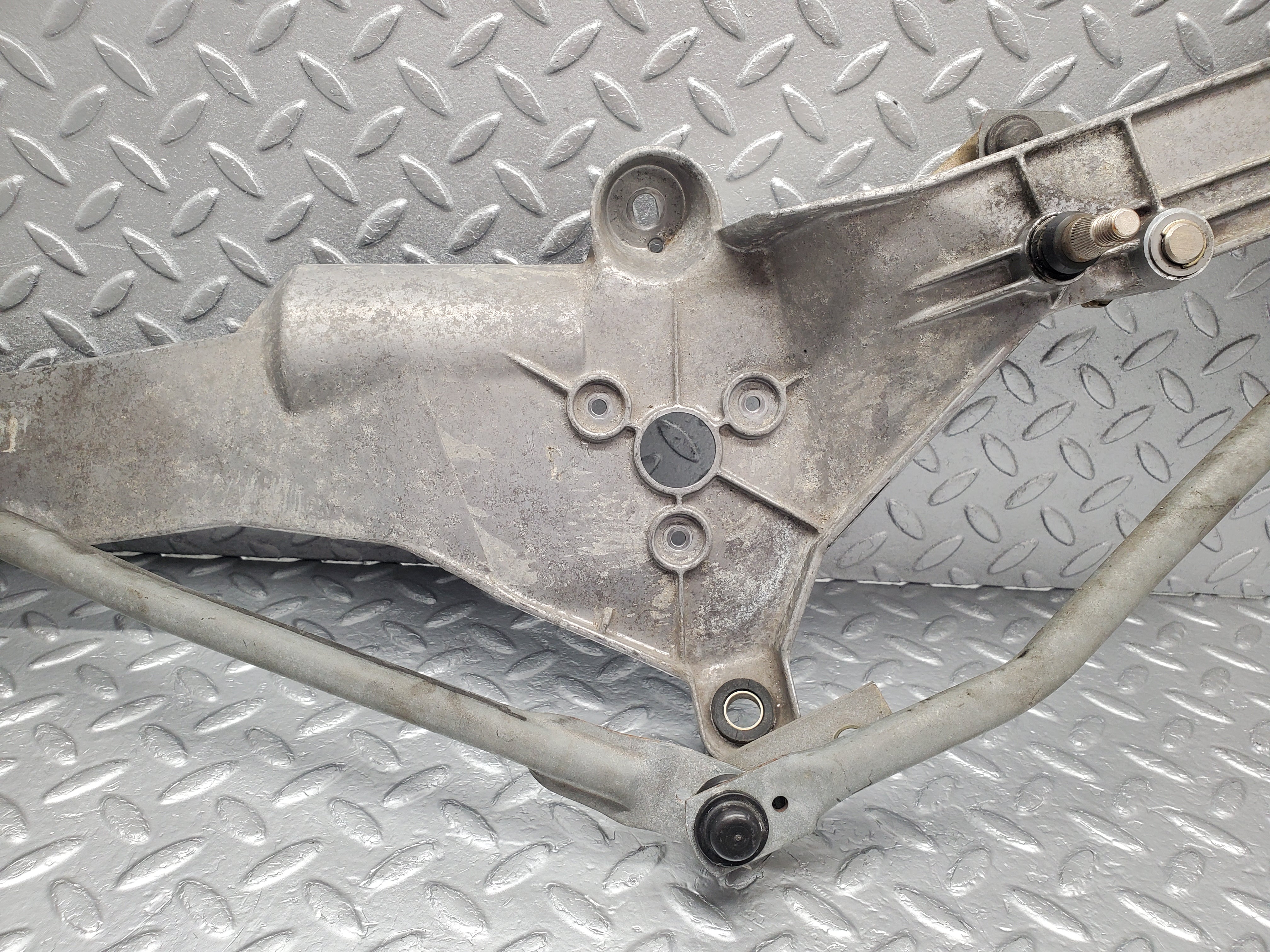 1645 Mercedes-Benz W220 S430 Wiper Linkage 3391098392