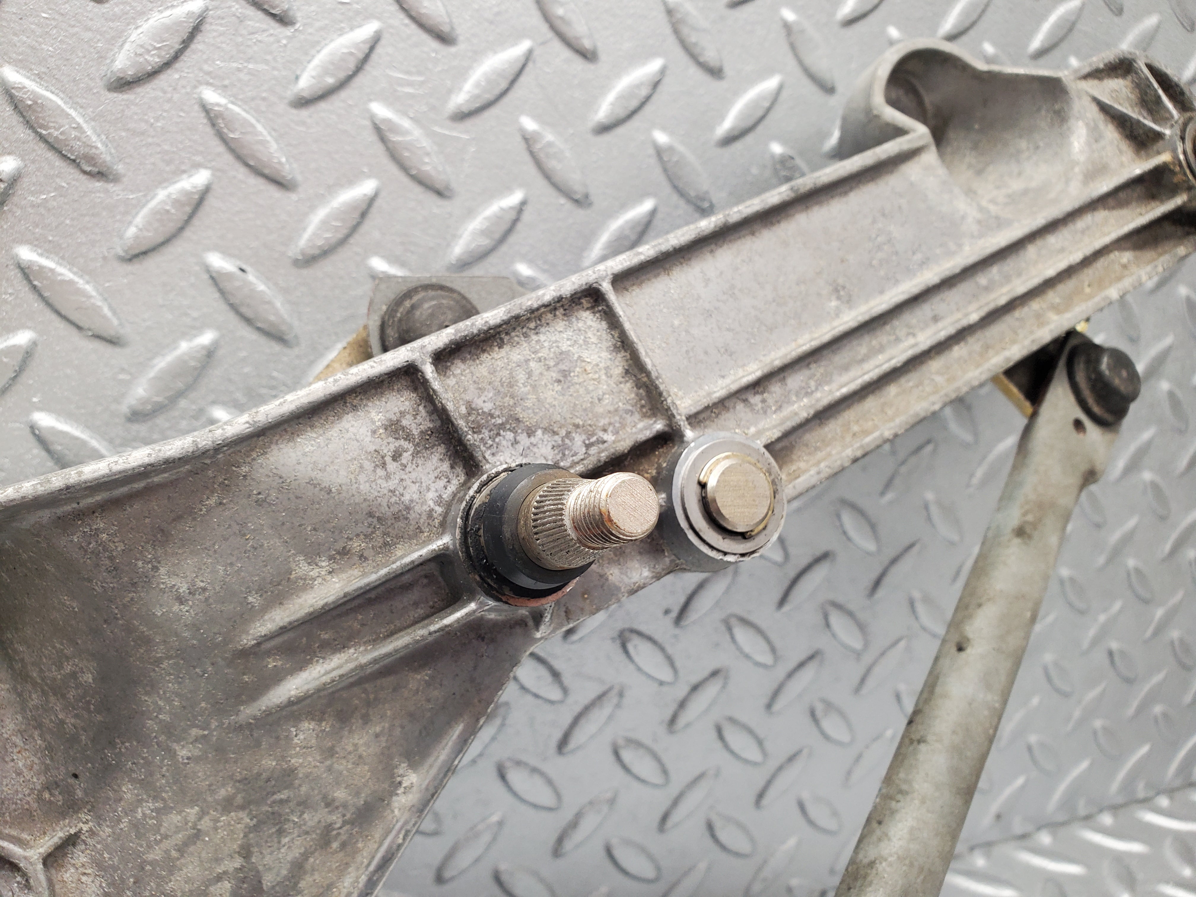 1645 Mercedes-Benz W220 S430 Wiper Linkage 3391098392