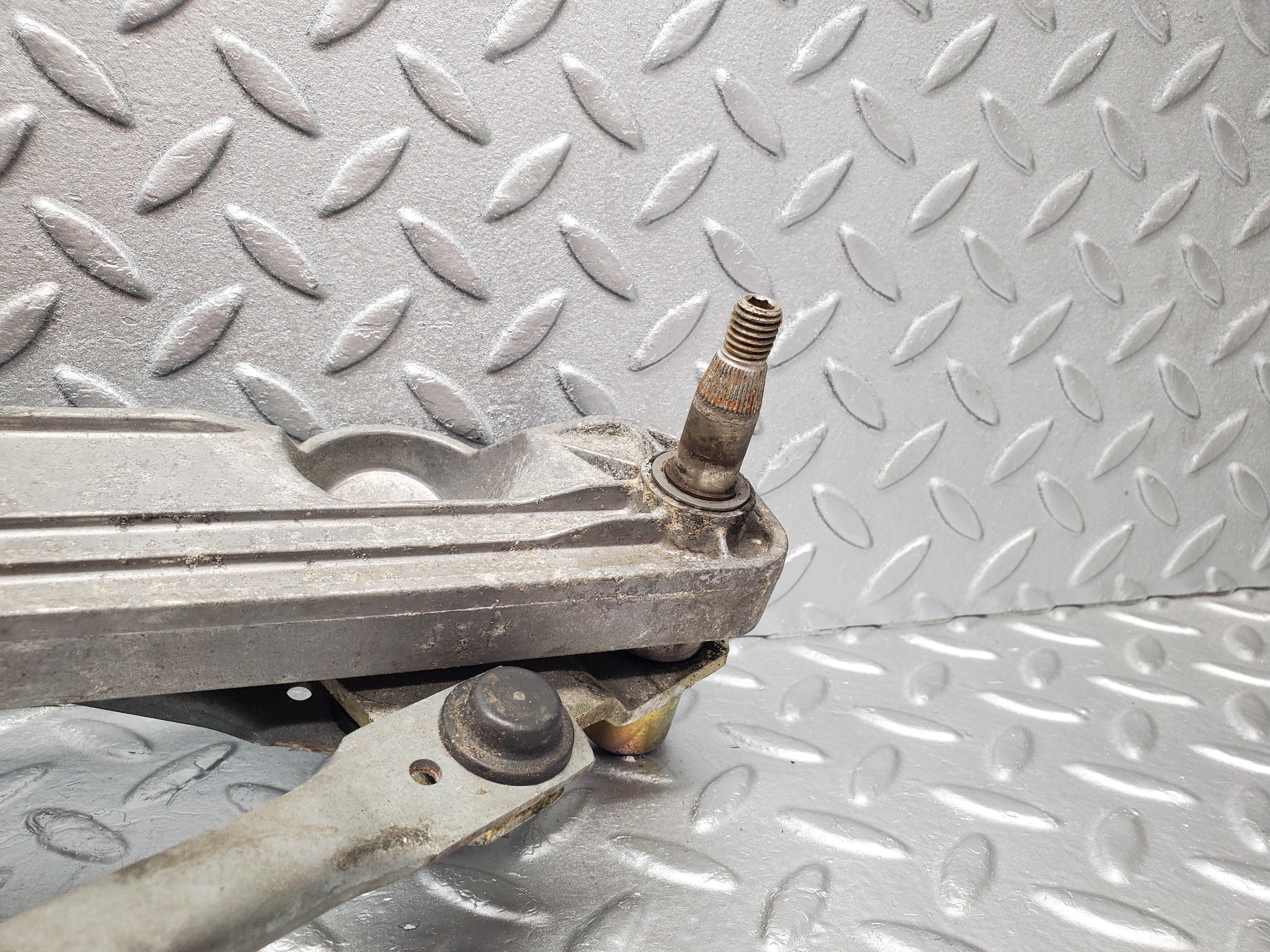 1645 Mercedes-Benz W220 S430 Wiper Linkage 3391098392