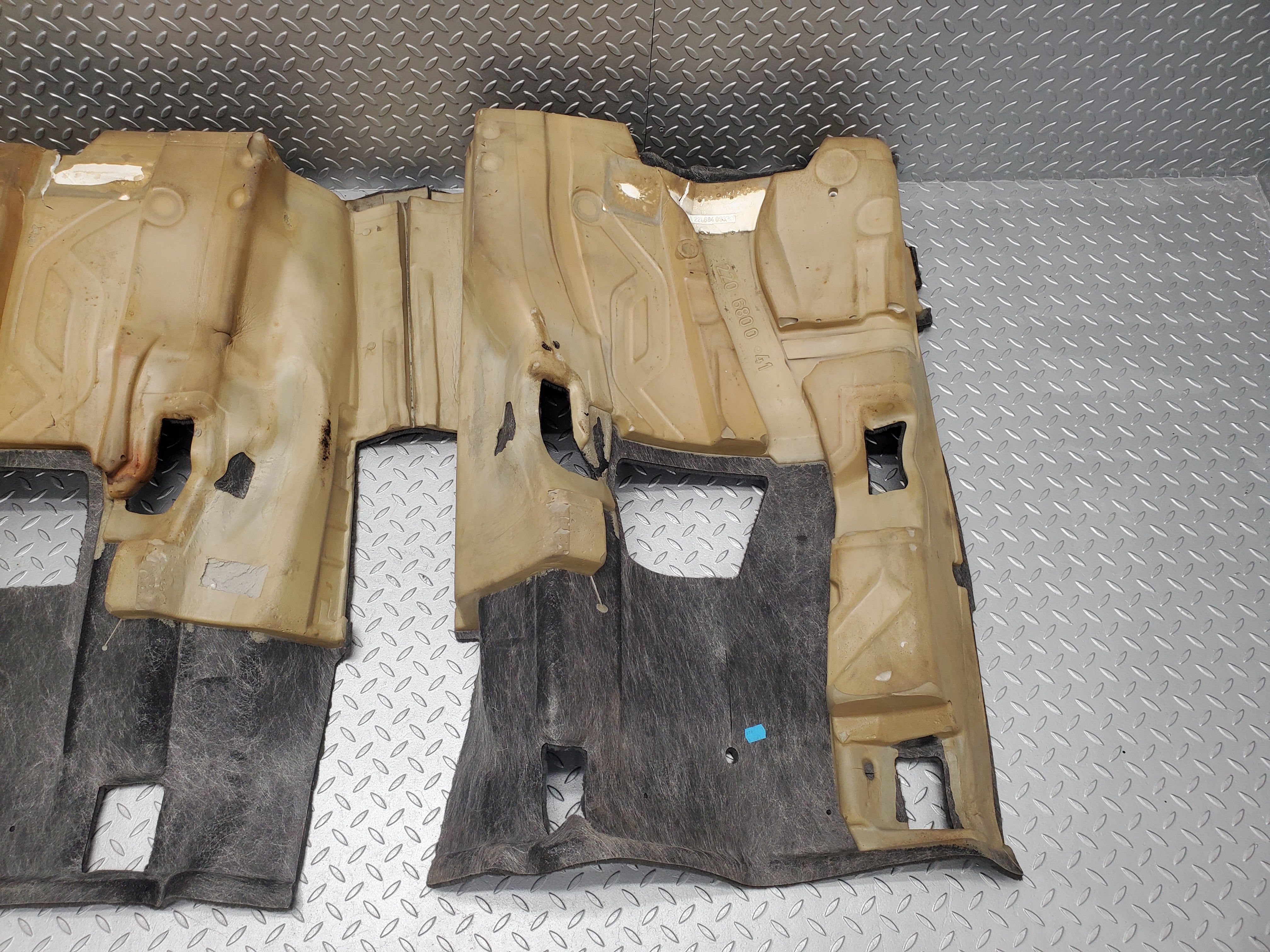 1652 Mercedes-Benz W220 S430 Floor Mat Rear Side 220680004