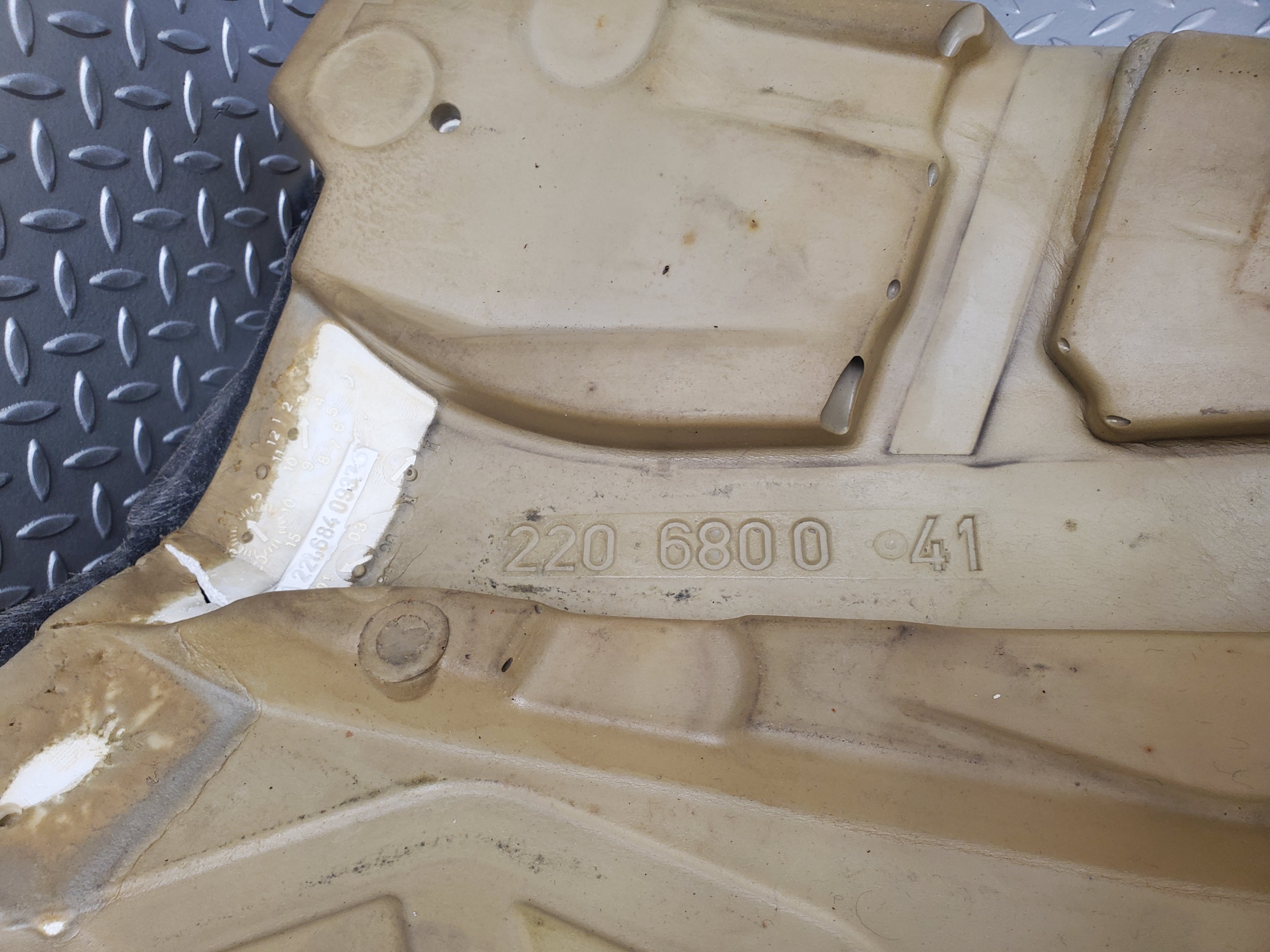 1652 Mercedes-Benz W220 S430 Floor Mat Rear Side 220680004