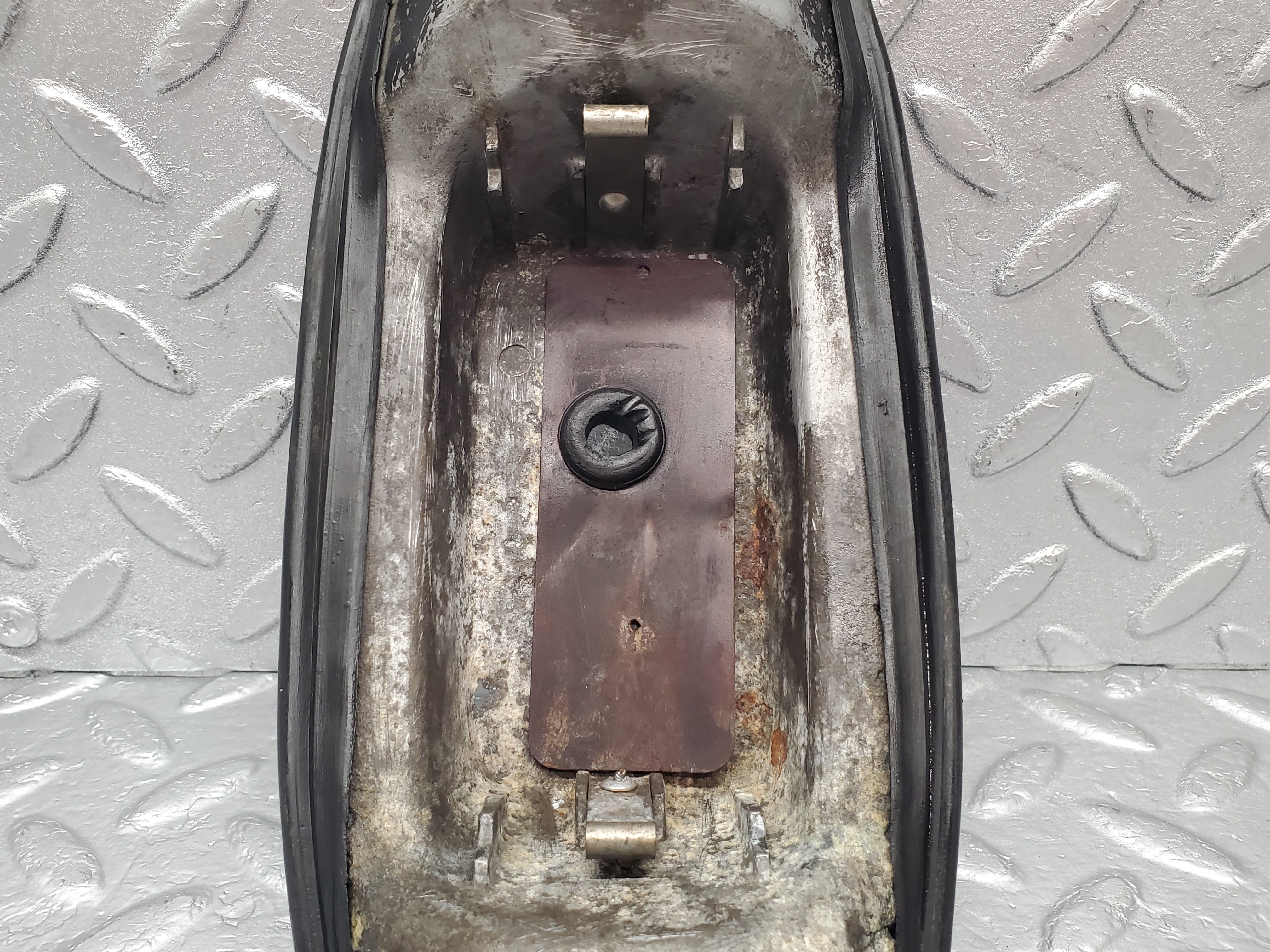 1683 Mercedes-Benz W105 219 PONTON Rear Tail Light Housing 01808200164