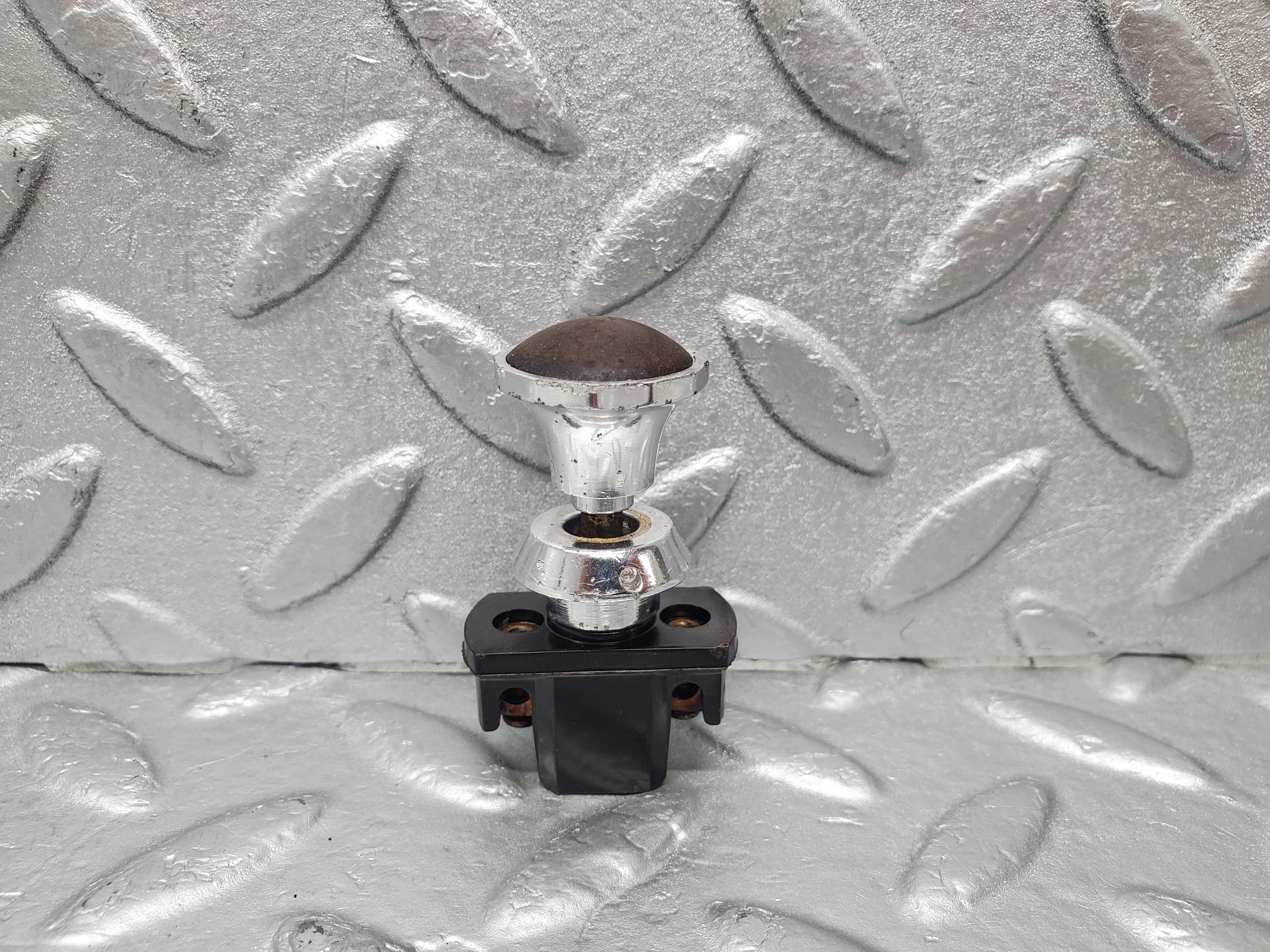 1686 Mercedes-Benz W105 219 PONTON Bakelite Switch