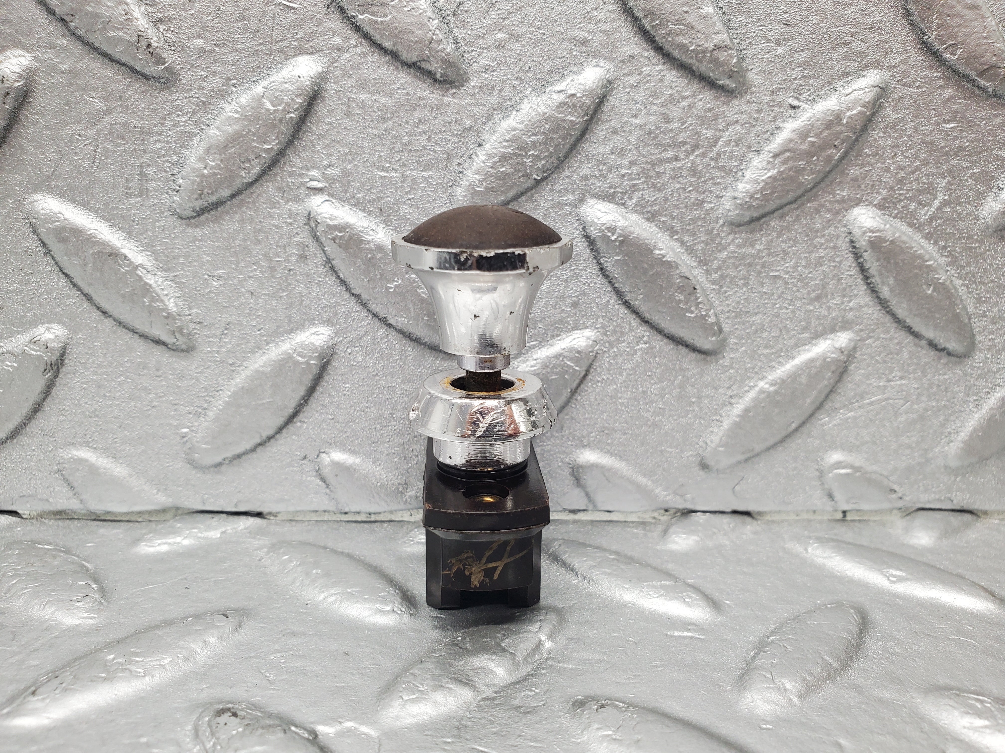 1686 Mercedes-Benz W105 219 PONTON Bakelite Switch