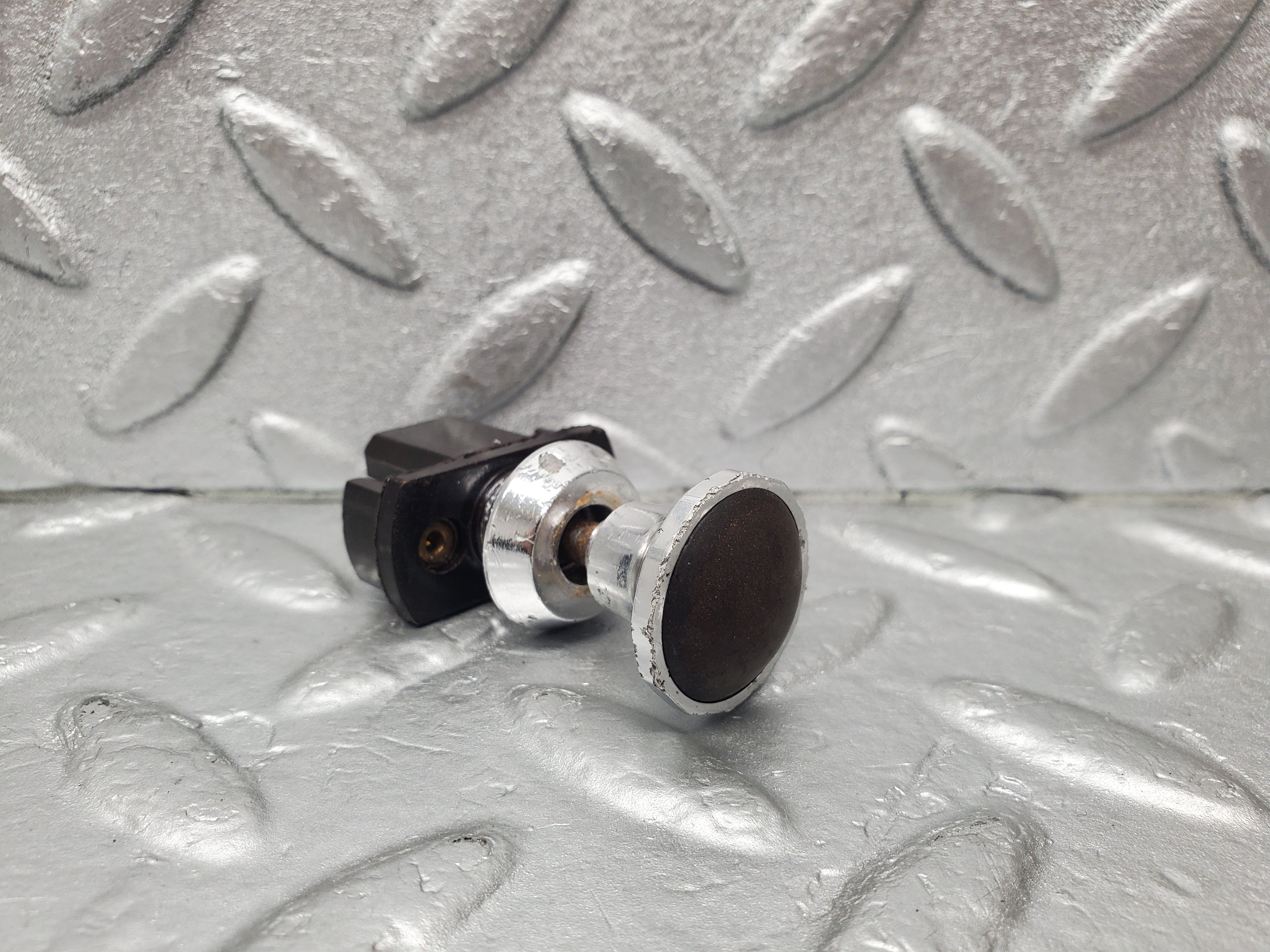 1686 Mercedes-Benz W105 219 PONTON Bakelite Switch