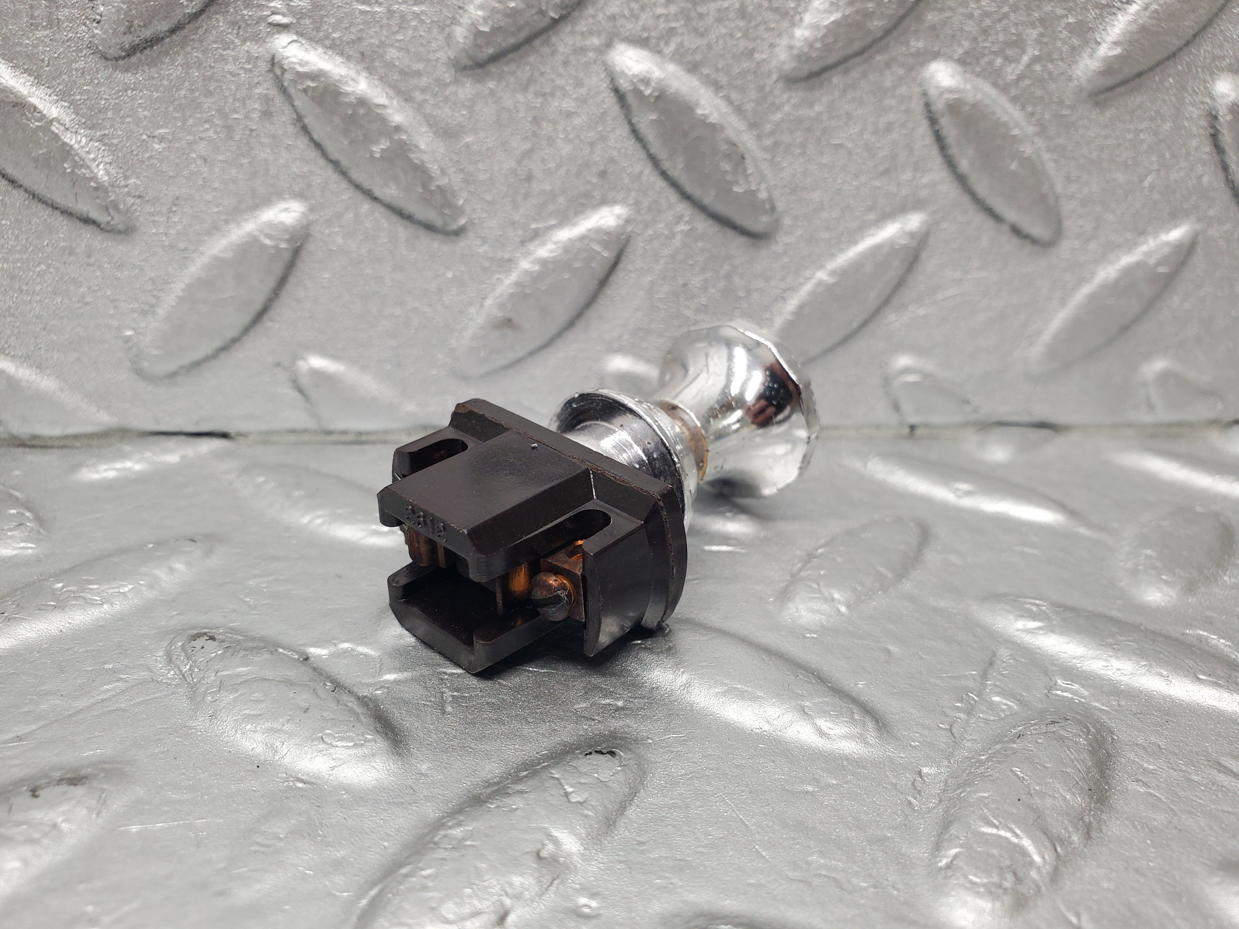 1686 Mercedes-Benz W105 219 PONTON Bakelite Switch