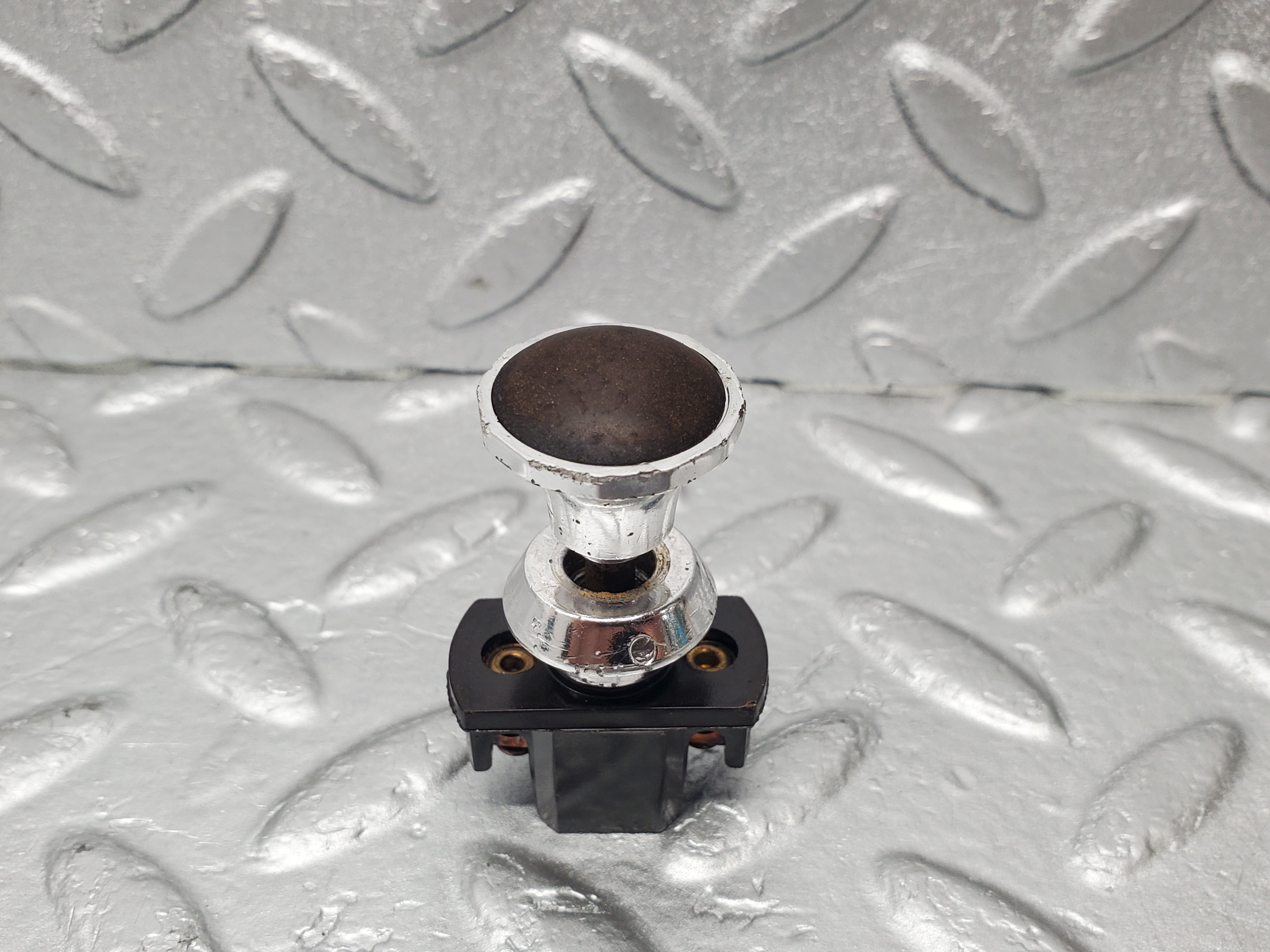 1686 Mercedes-Benz W105 219 PONTON Bakelite Switch