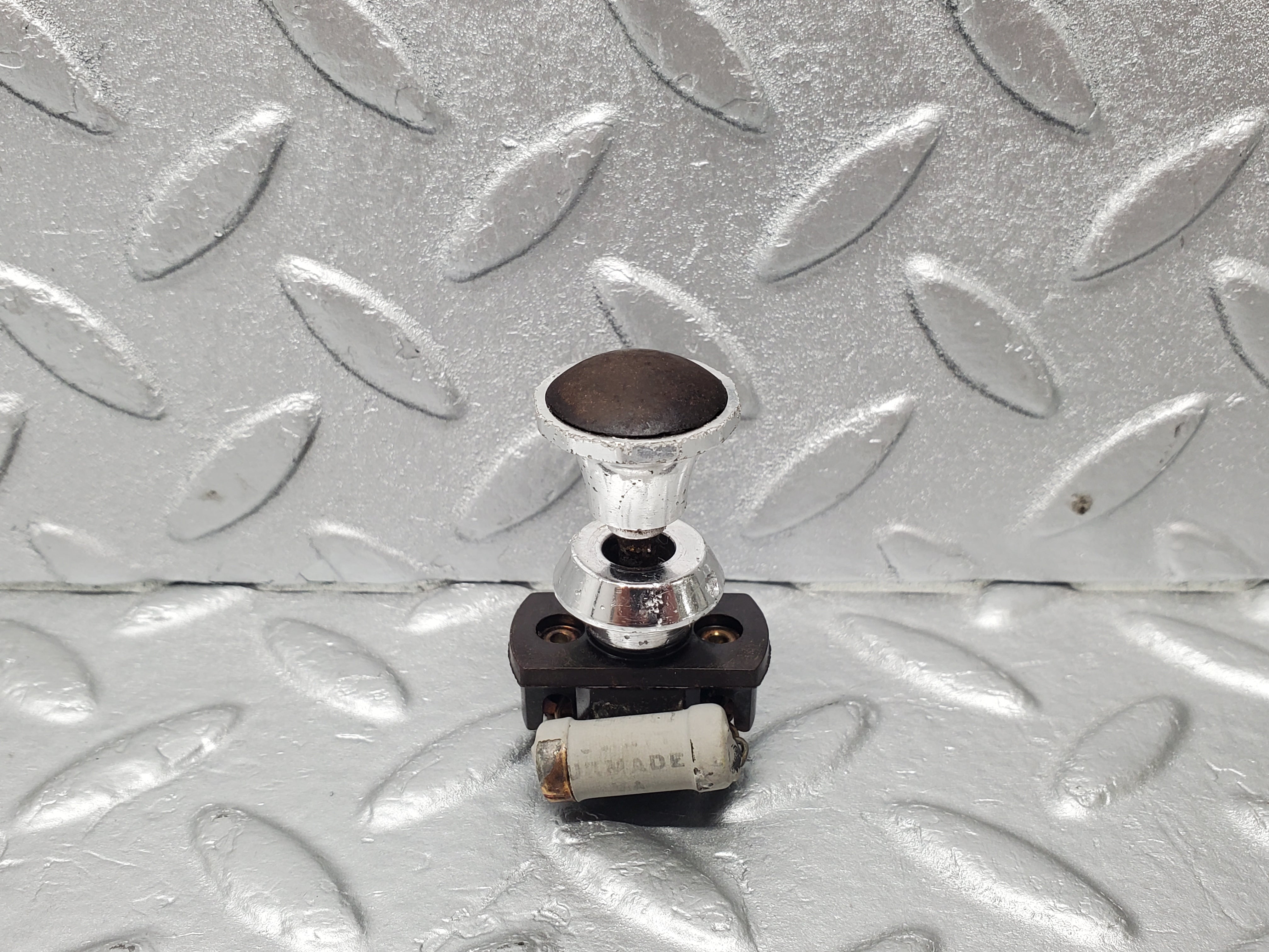 1687 Mercedes-Benz W105 219 PONTON Bakelite Switch