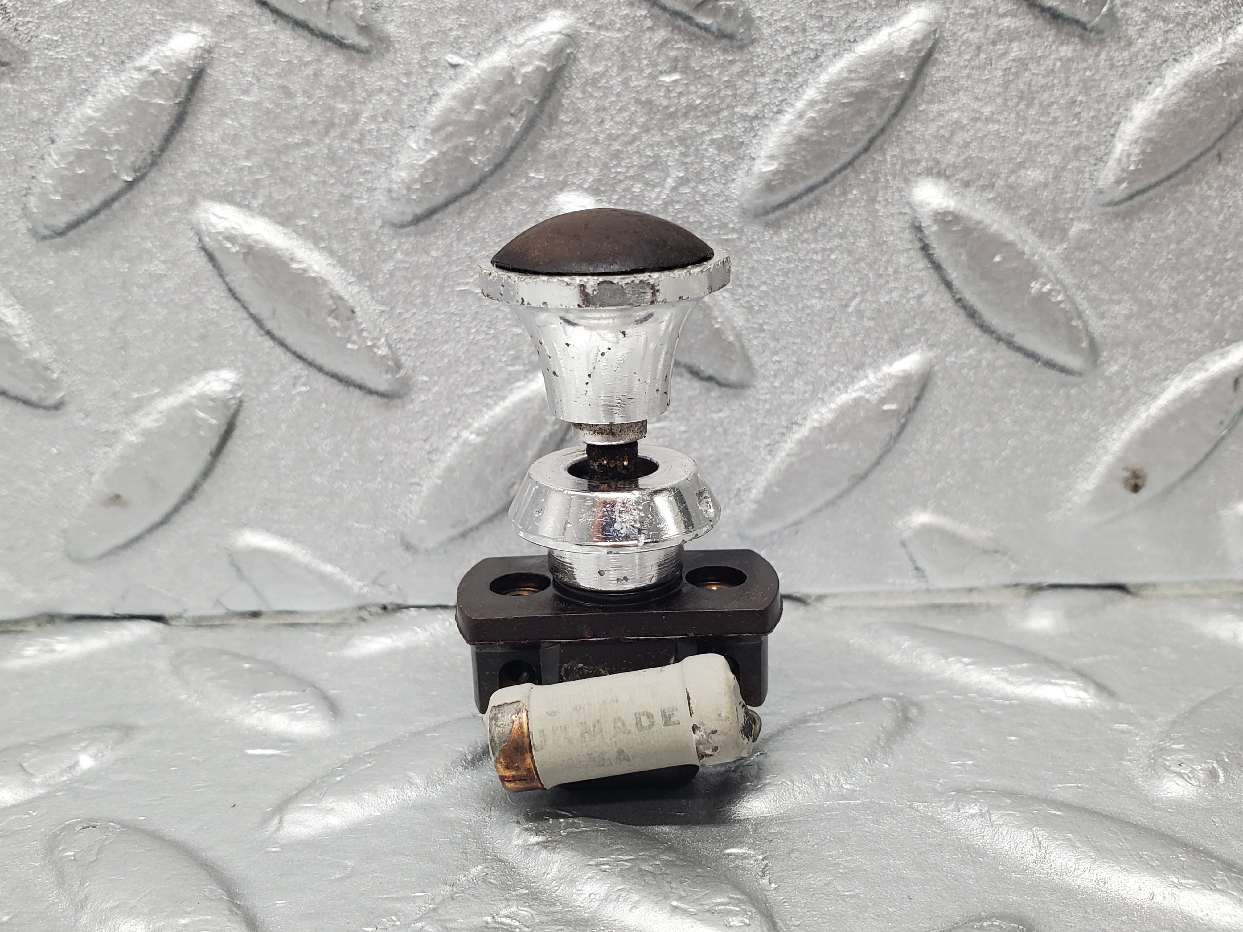 1687 Mercedes-Benz W105 219 PONTON Bakelite Switch