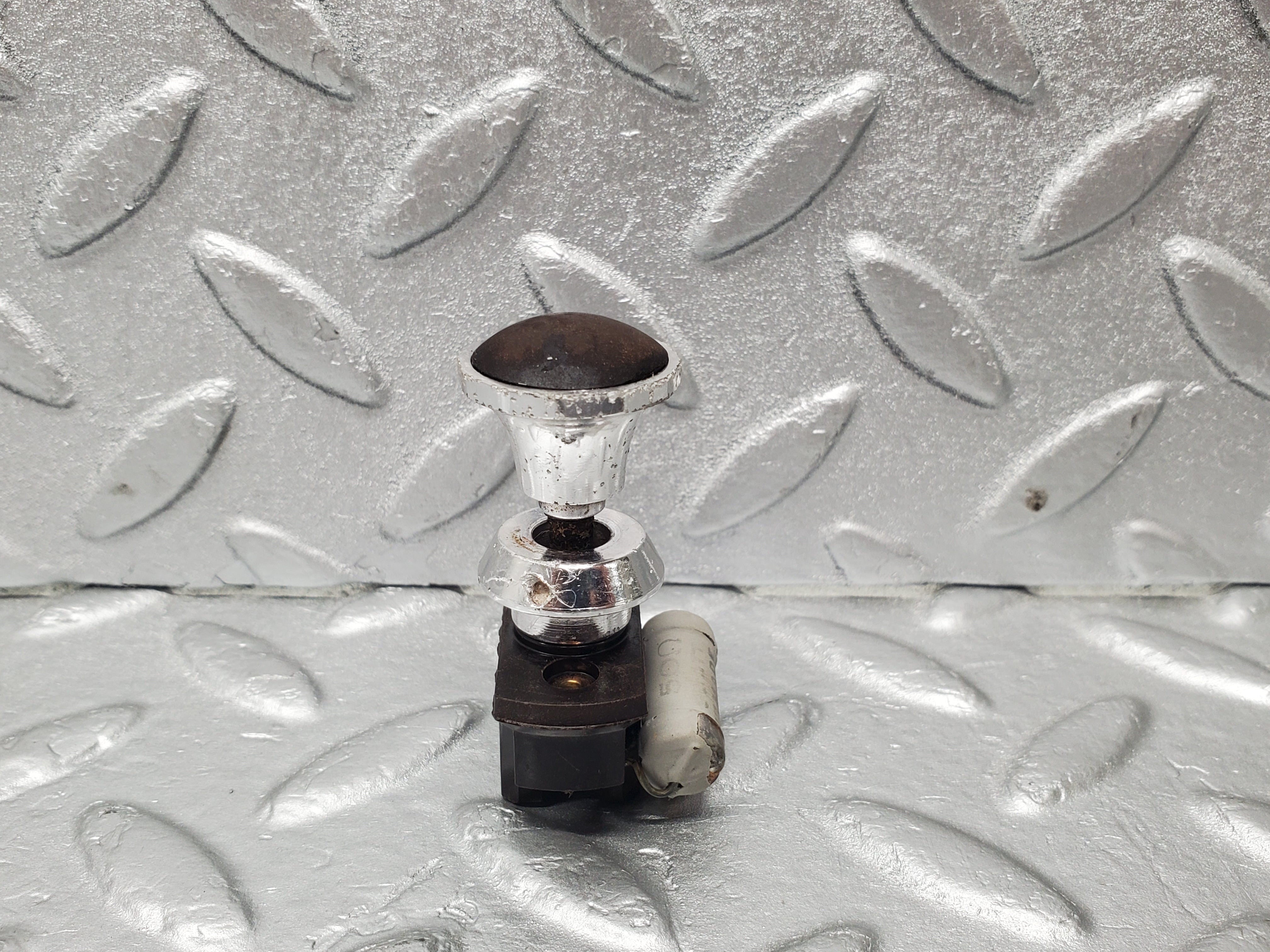 1687 Mercedes-Benz W105 219 PONTON Bakelite Switch