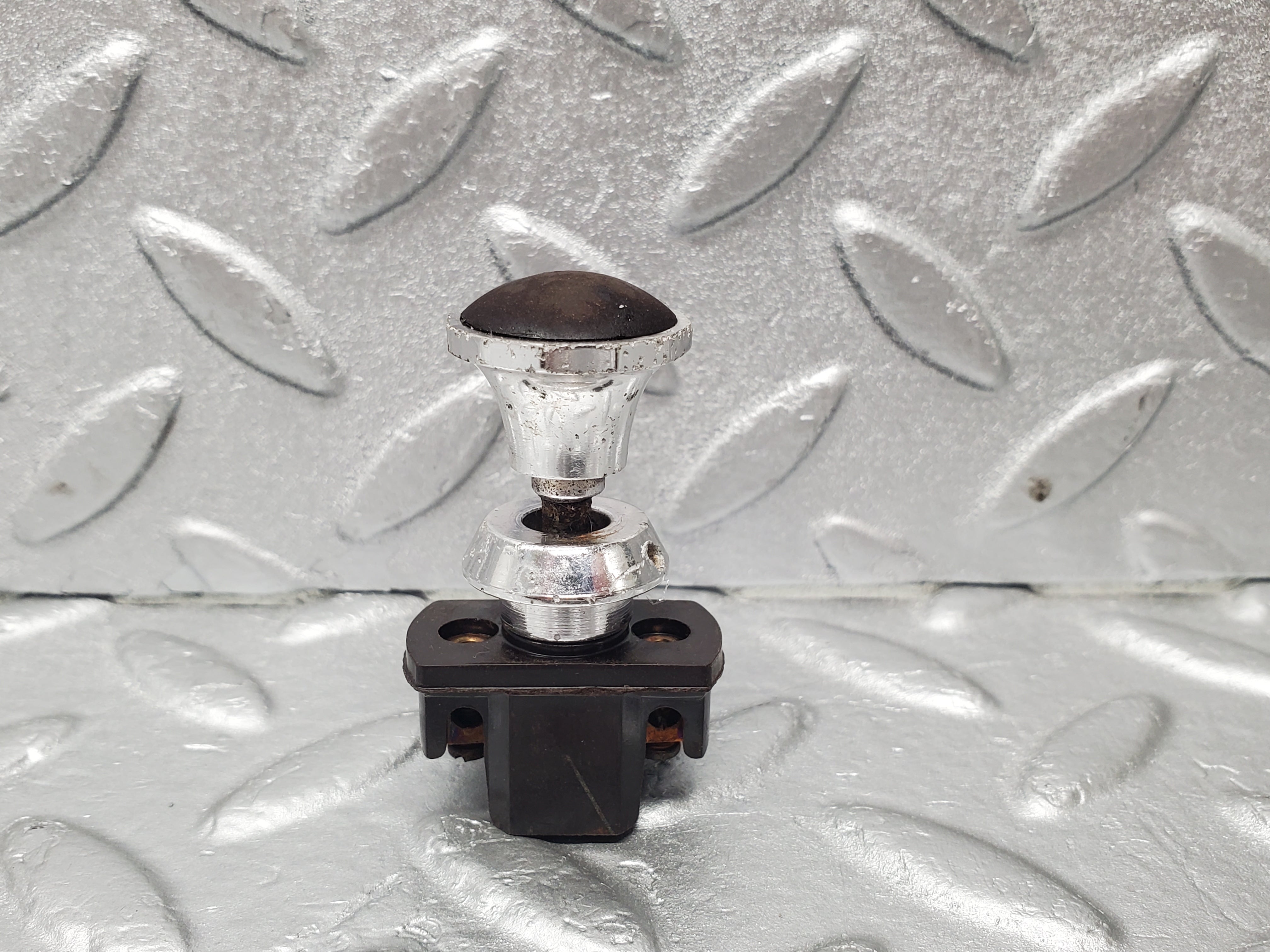 1687 Mercedes-Benz W105 219 PONTON Bakelite Switch