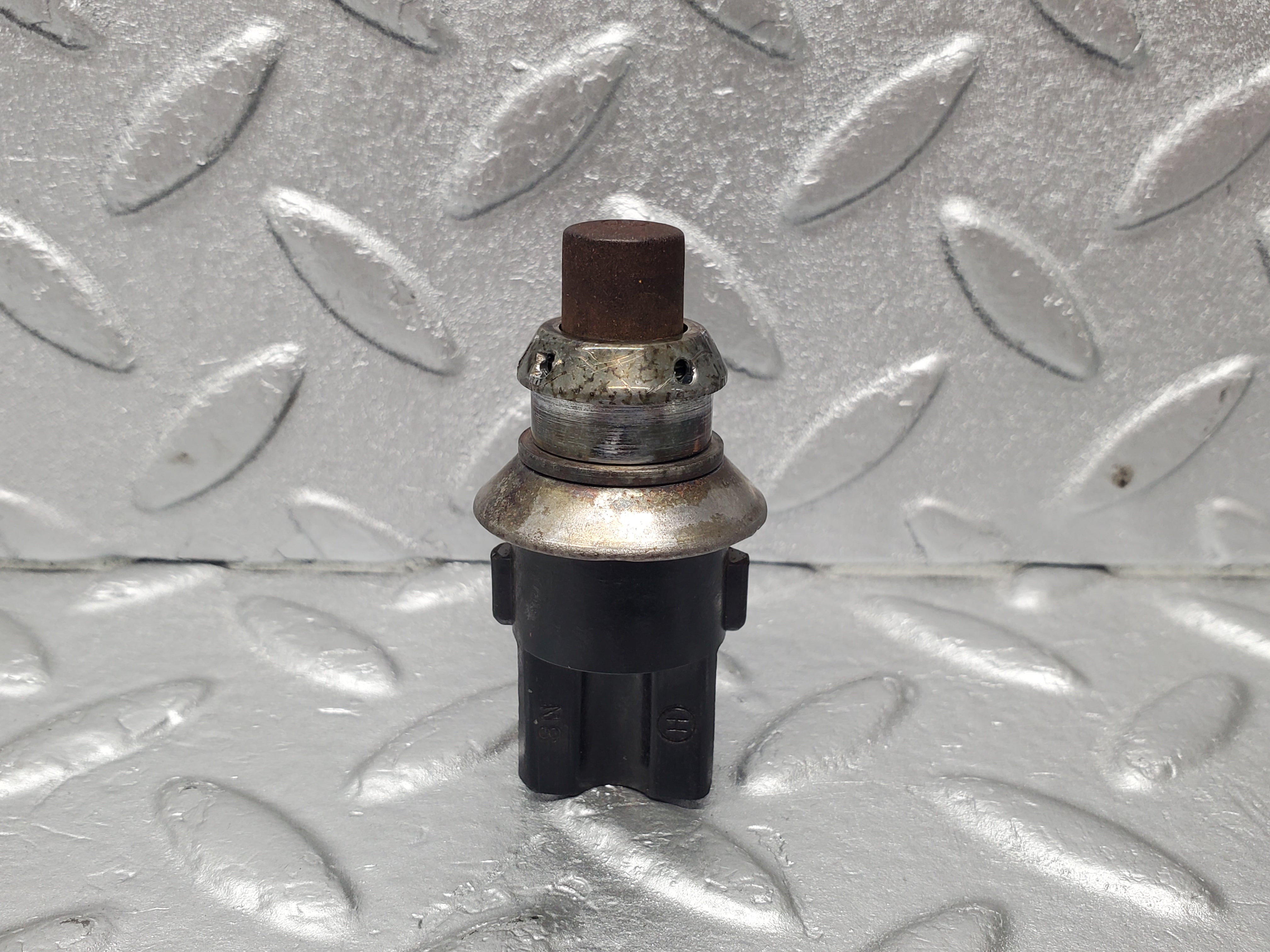 1688 Mercedes-Benz W105 219 PONTON Bakelite Switch