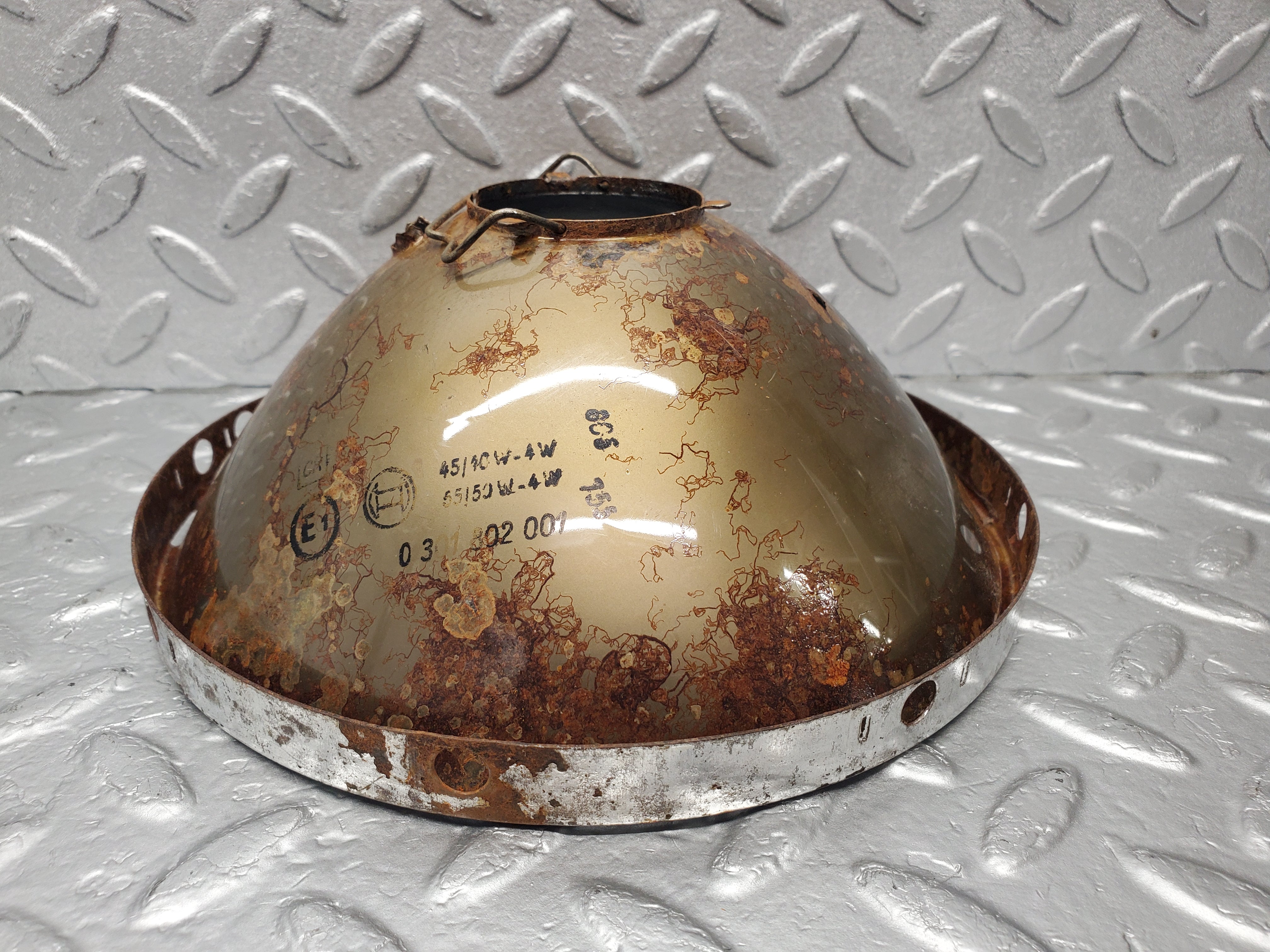 1693 Mercedes-Benz W105 219 PONTON Headlight Reflector