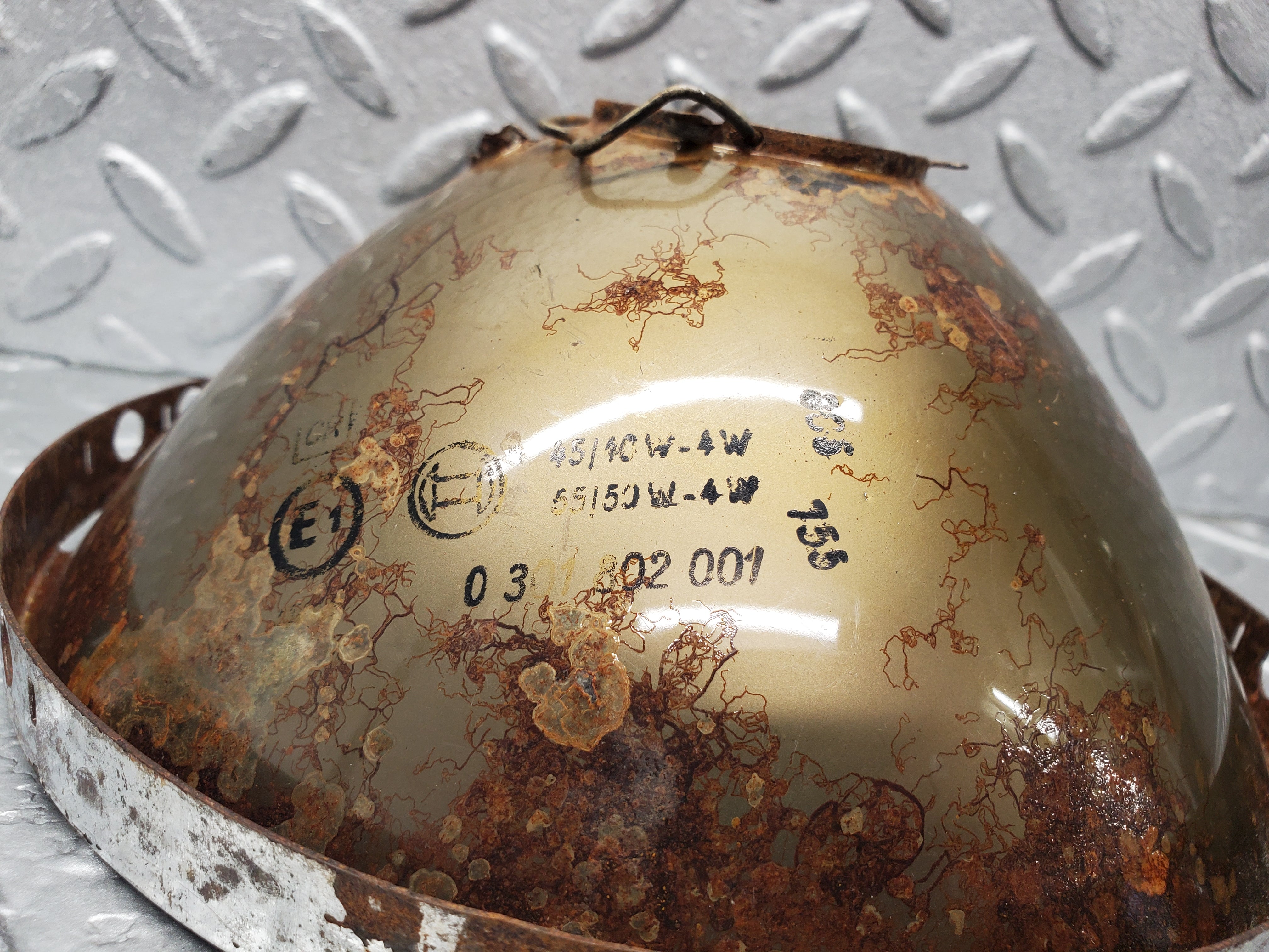 1693 Mercedes-Benz W105 219 PONTON Headlight Reflector