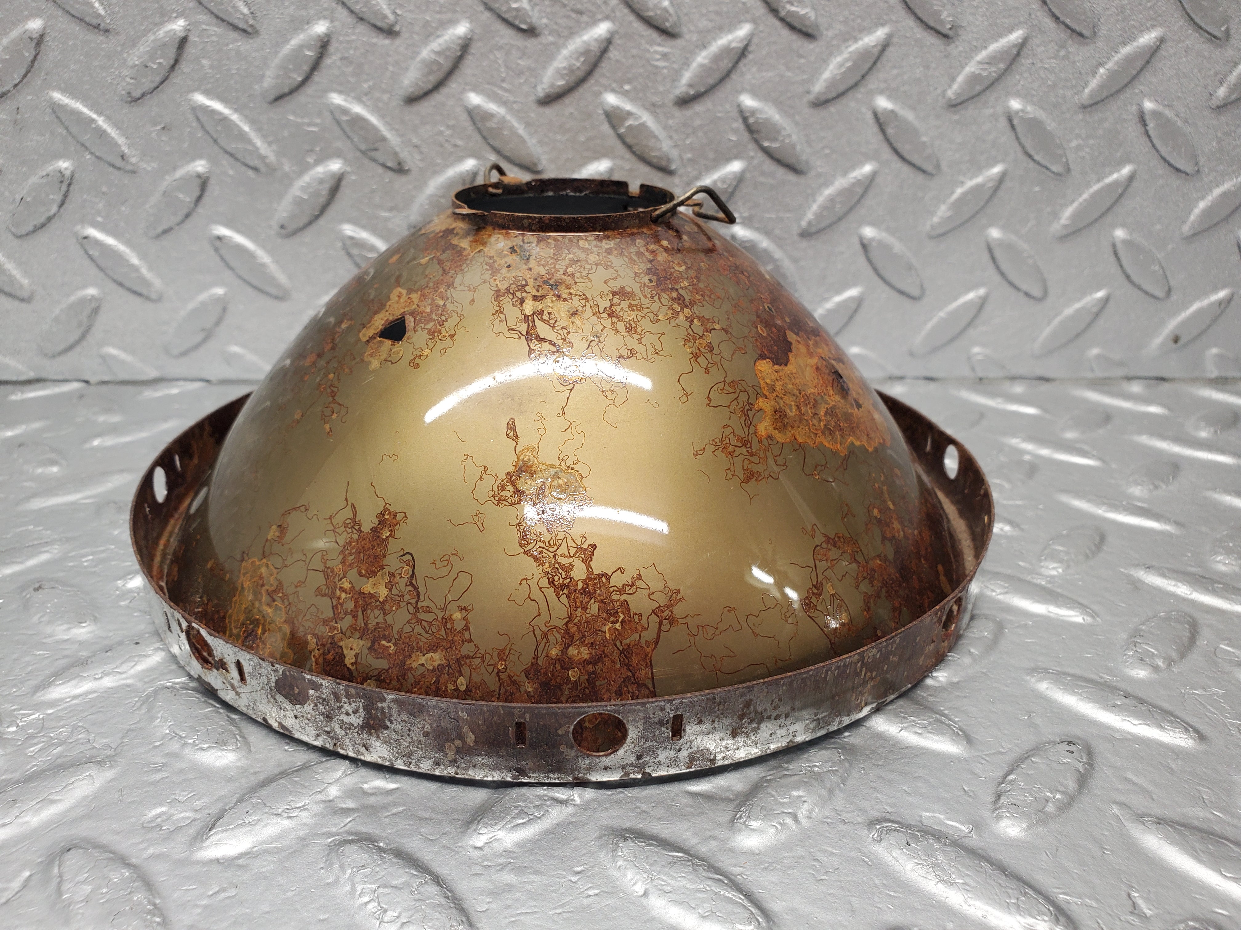 1693 Mercedes-Benz W105 219 PONTON Headlight Reflector