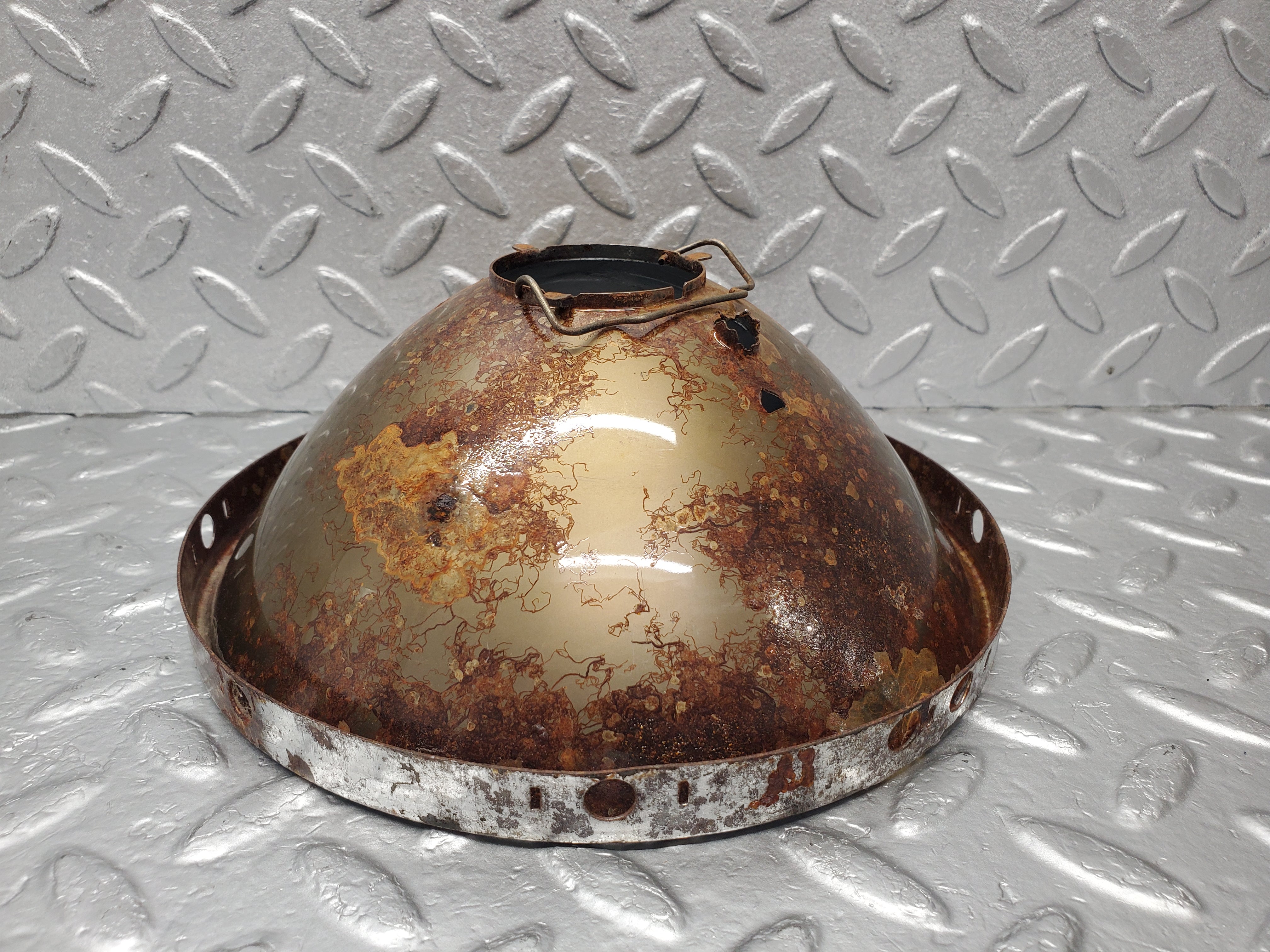 1693 Mercedes-Benz W105 219 PONTON Headlight Reflector